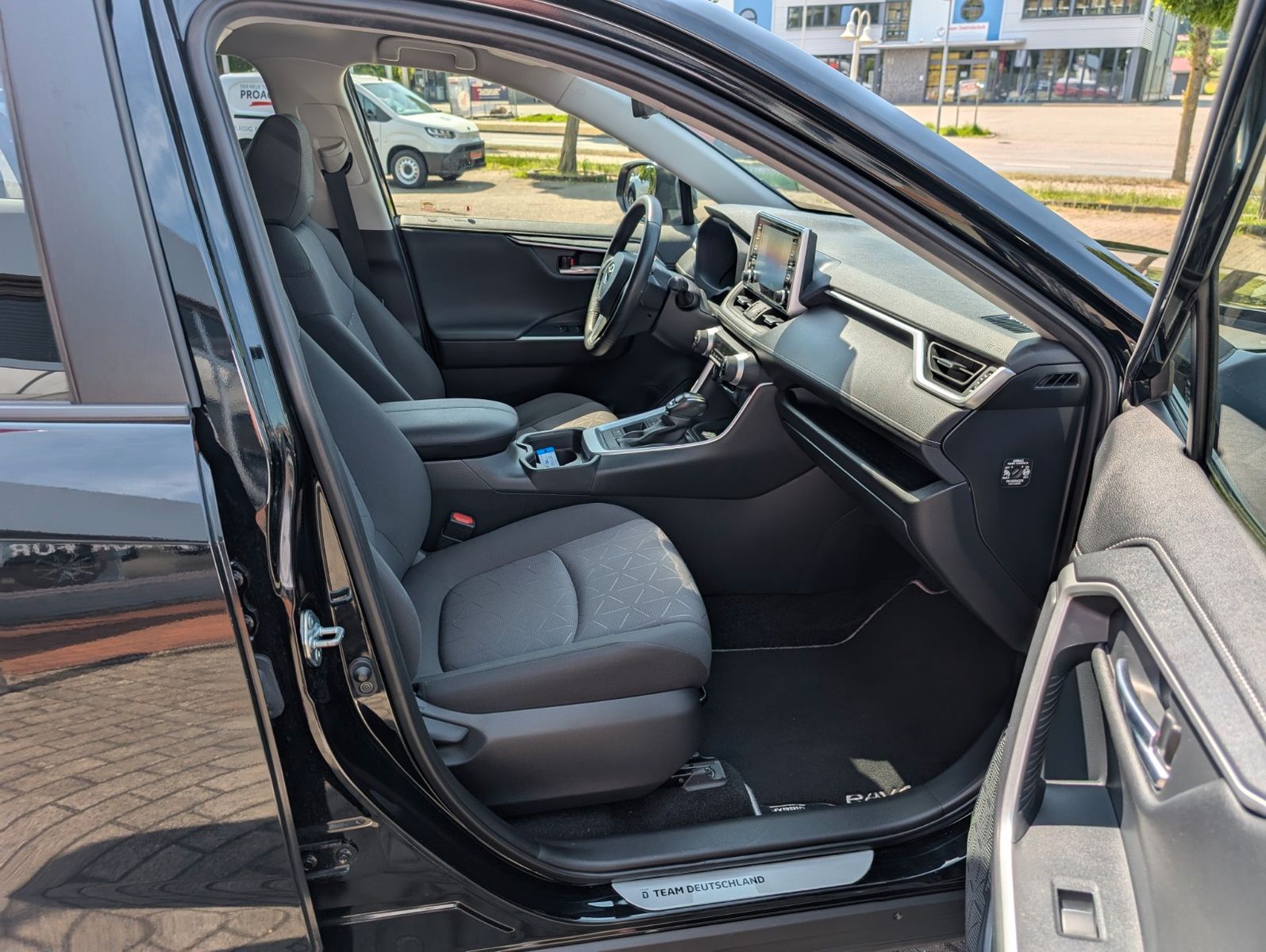 Toyota RAV 4 2.5 Hybrid - Samsaru's Car Outlet