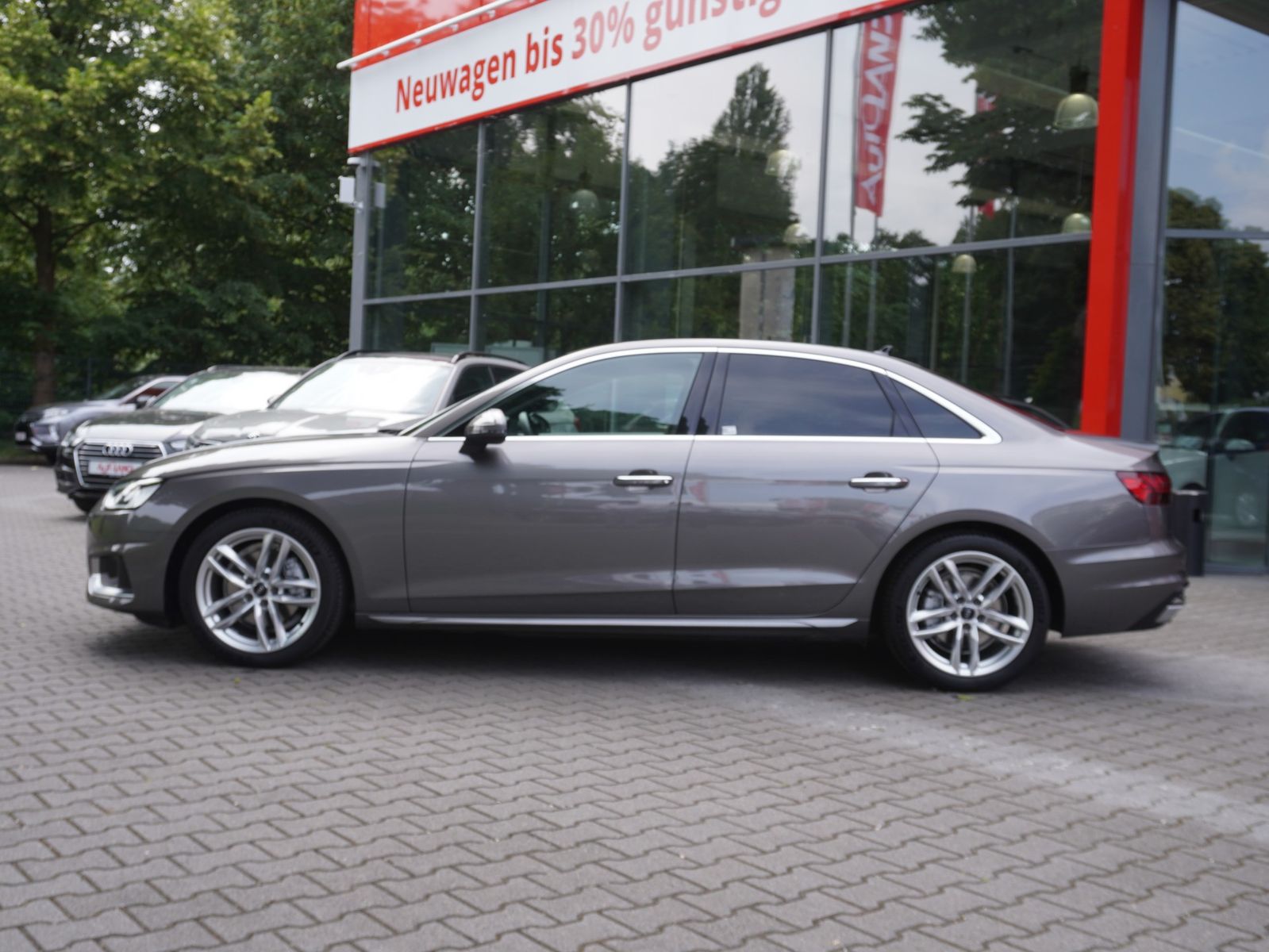 Audi A4 2.0 TDI 35 S-Line - Samsaru's Car Outlet