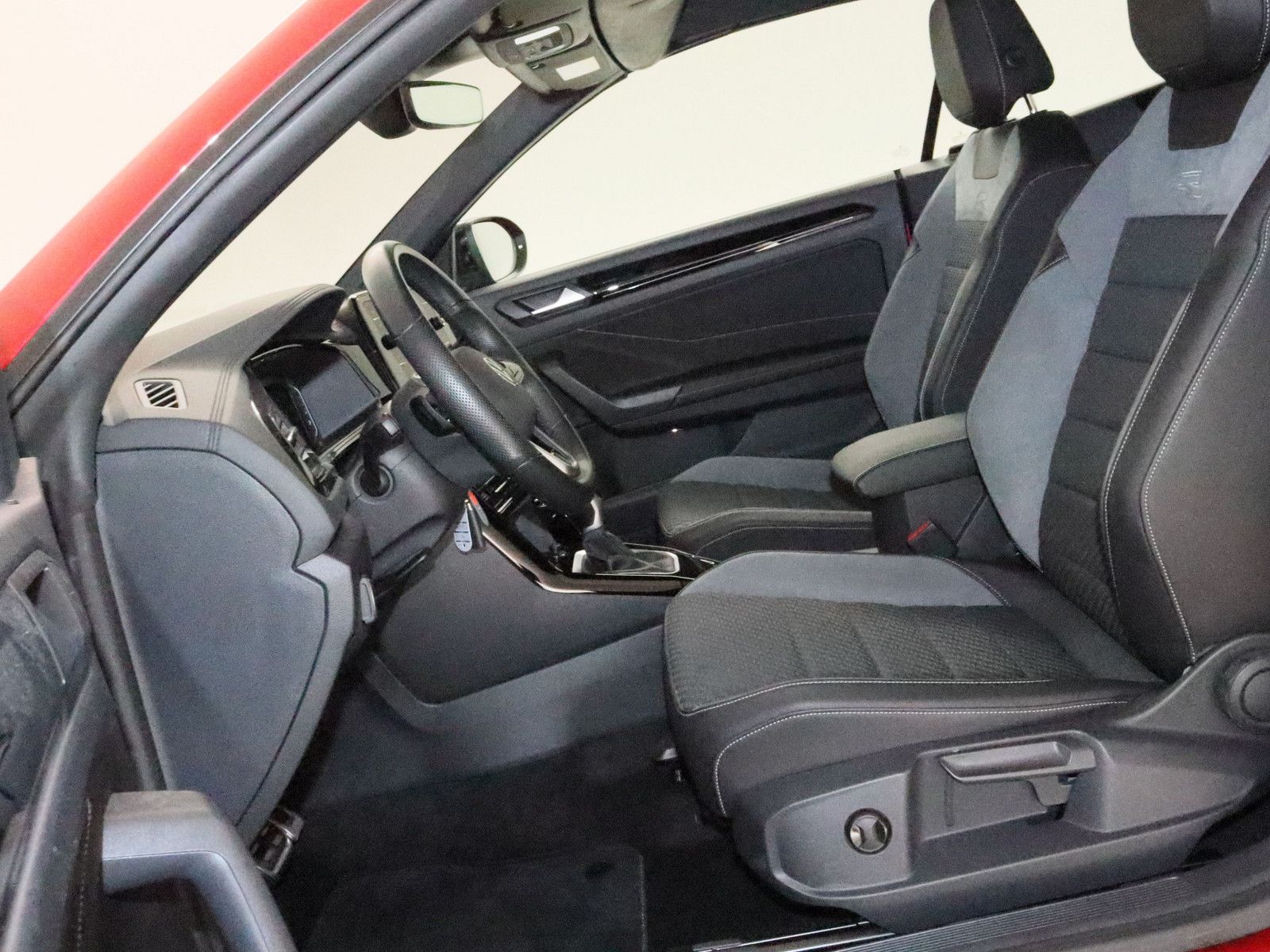 Volkswagen T-Roc 1.5 TSI R-Line - Samsaru's Car Outlet