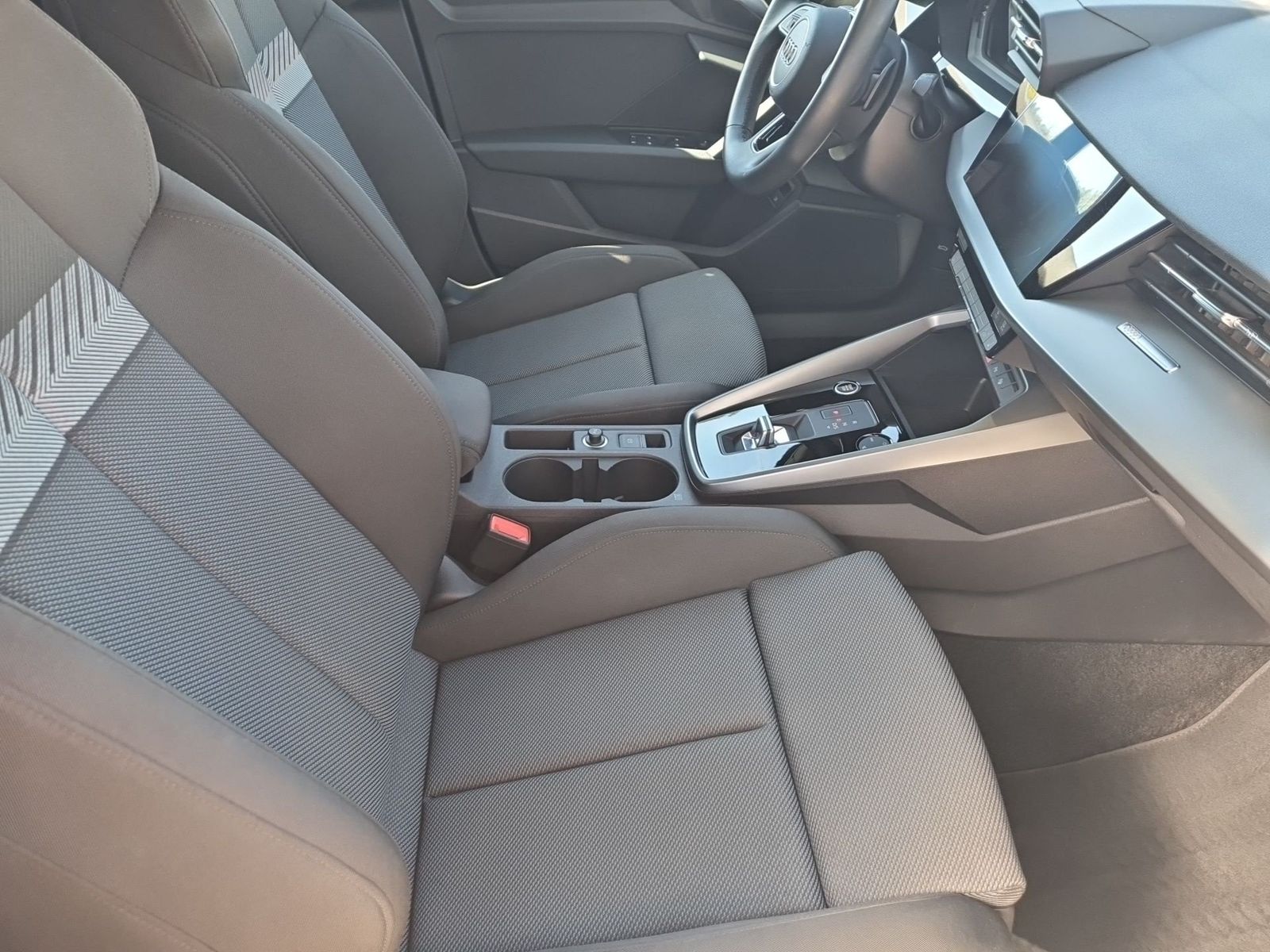 Audi A3 Sportback TFSI e LED SPORTSITZE ALU DAB PDC D