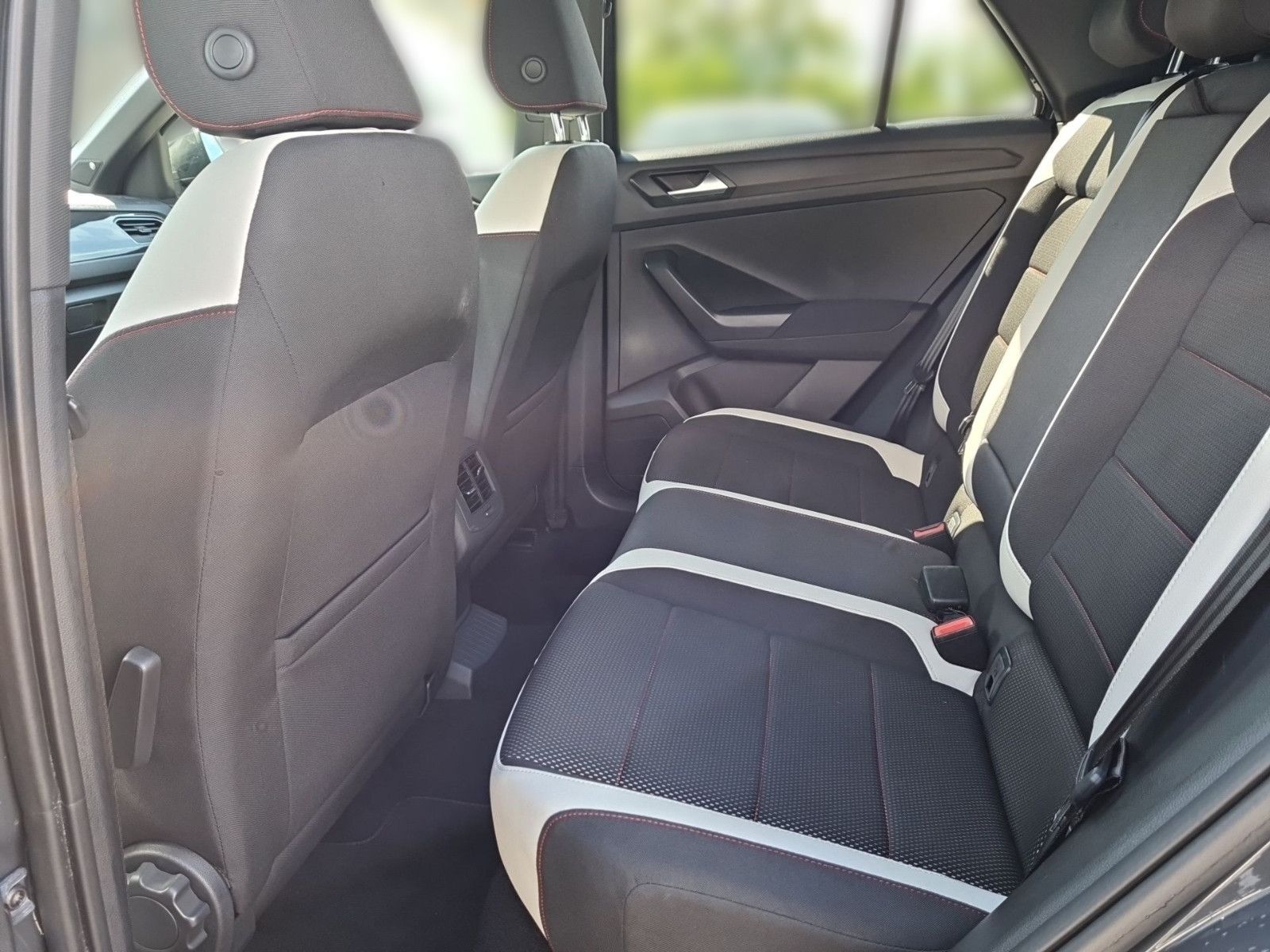 Volkswagen T-Roc 2.0 TDI Sport 4Motion - Samsaru's Car Outlet