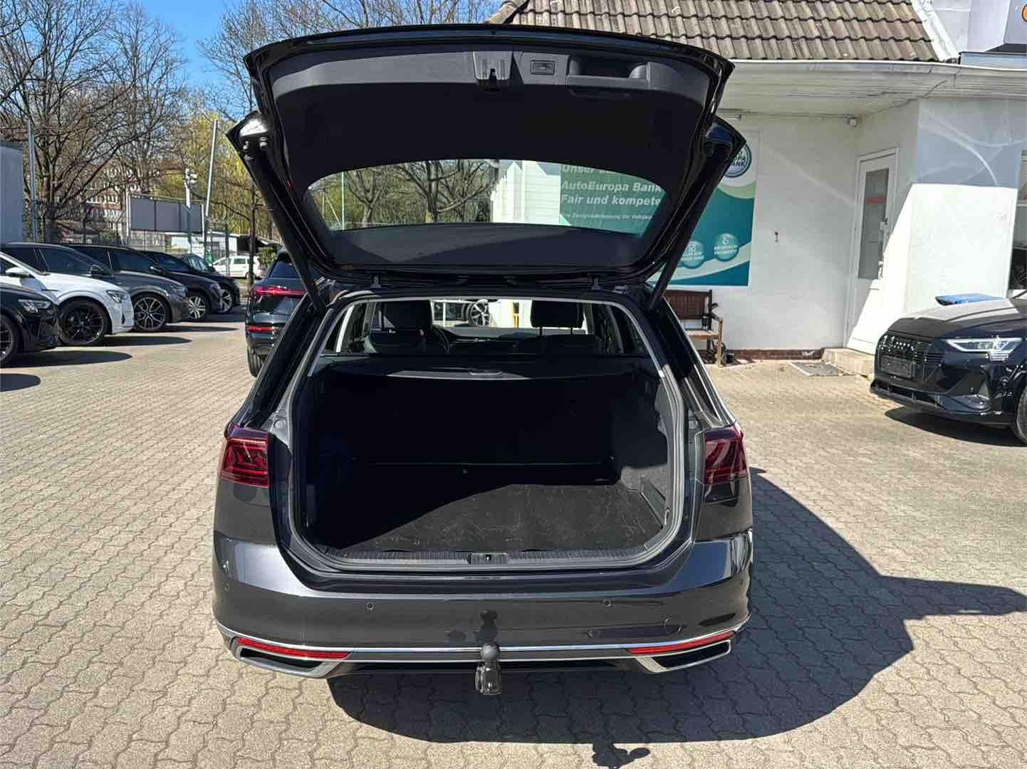 Volkswagen Passat Variant GTE - Samsaru's Car Outlet