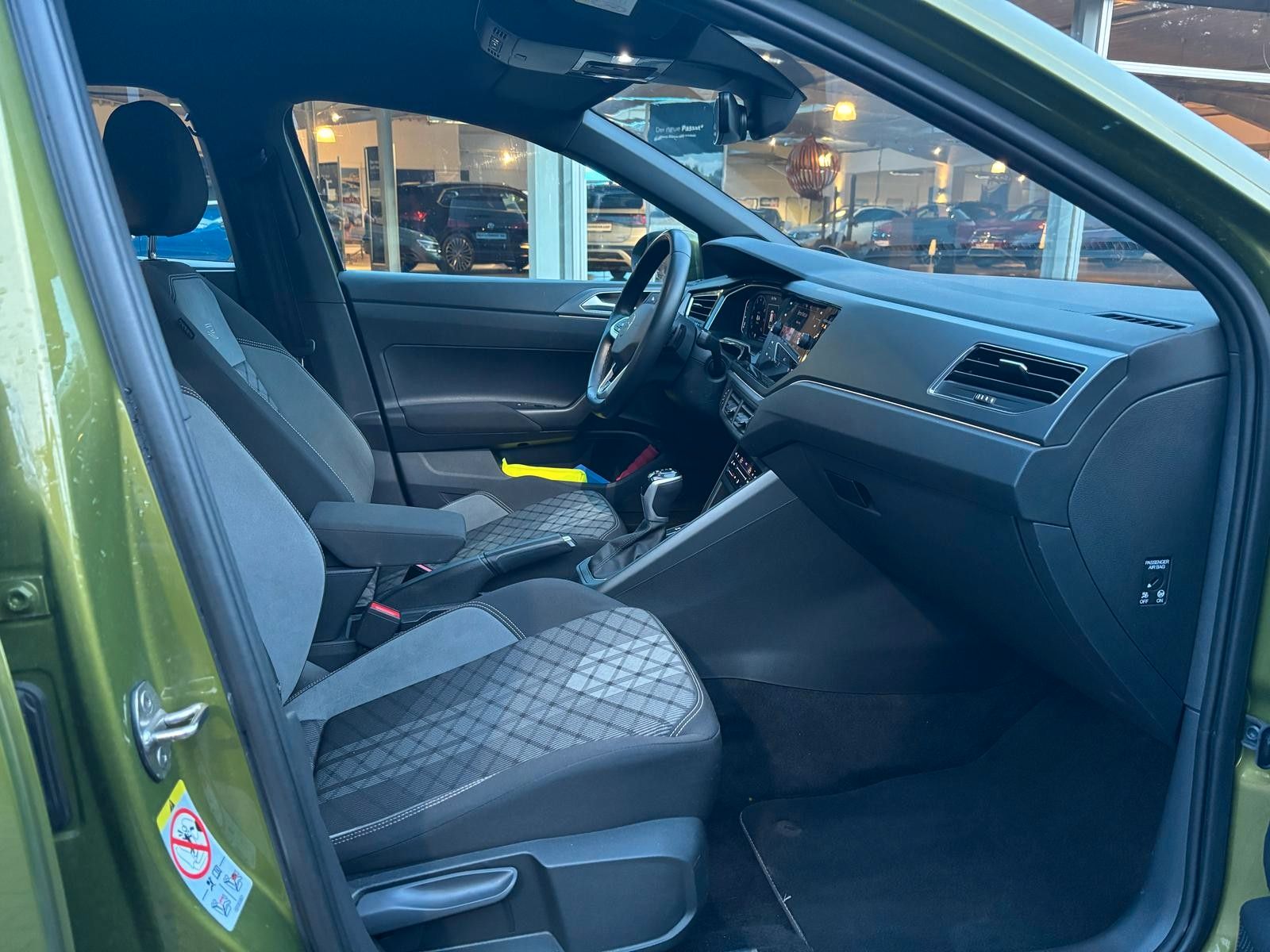 Volkswagen Taigo 1.5 TSI DSG R-Line - Samsaru's Car Outlet