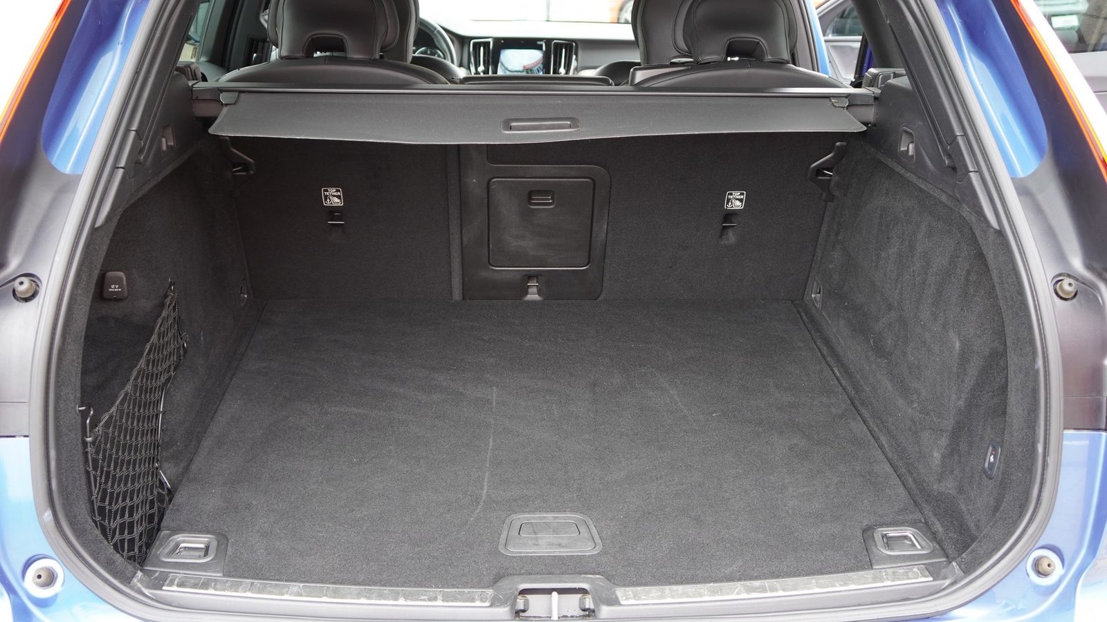 Volvo XC 60 B5 AWD R-Design - Samsaru's Car Outlet