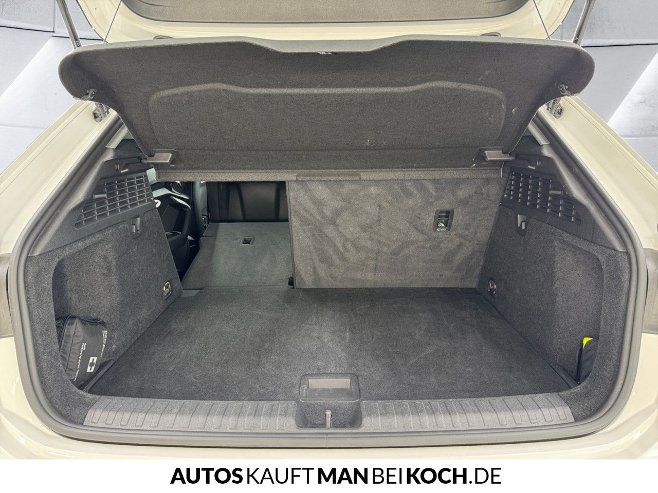 Audi A3 35 1.5 TFSI Sportback S line - Samsaru's Car Outlet