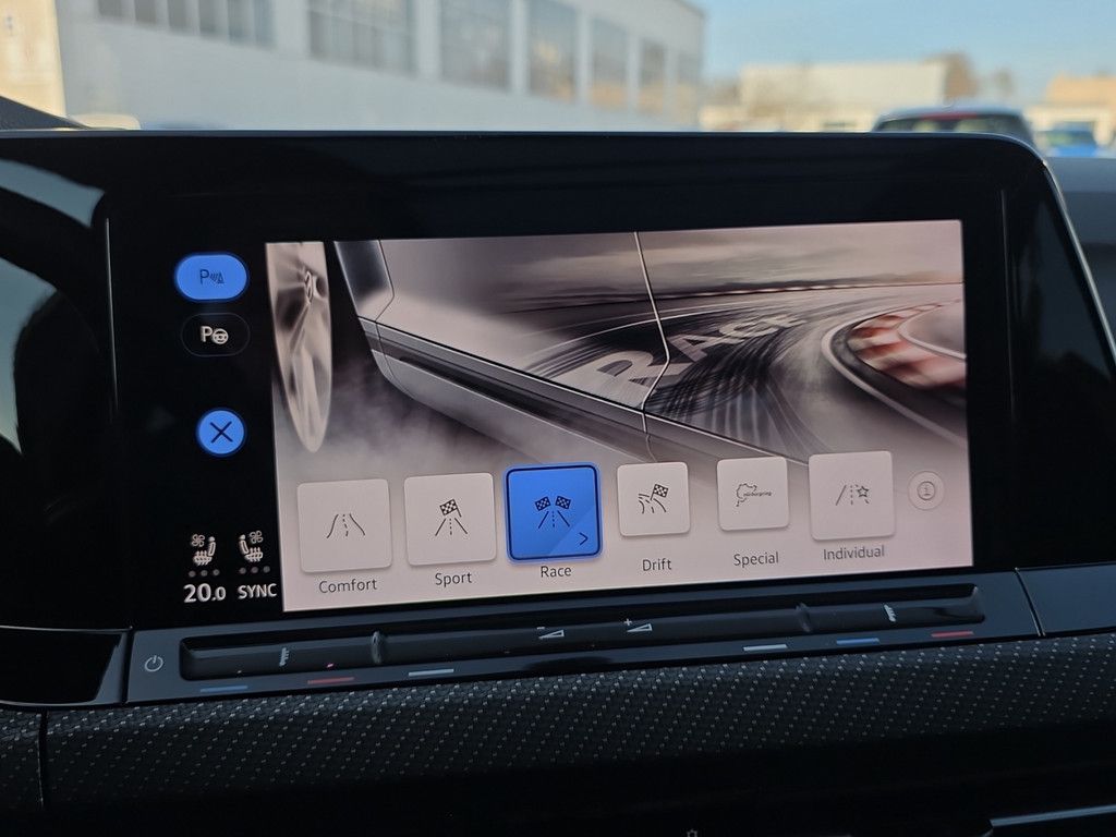 Volkswagen Golf VIII R Variant 2.0 TSI 4Motion HUD AHK PANO