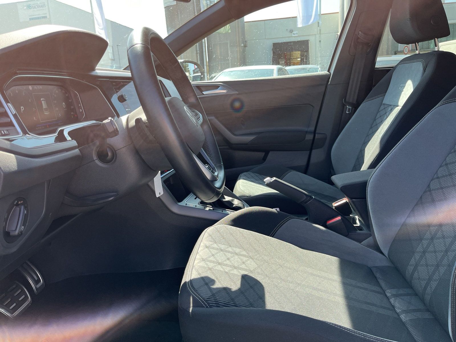 Volkswagen Taigo 1.0 TSI DSG R-Line - Samsaru's Car Outlet