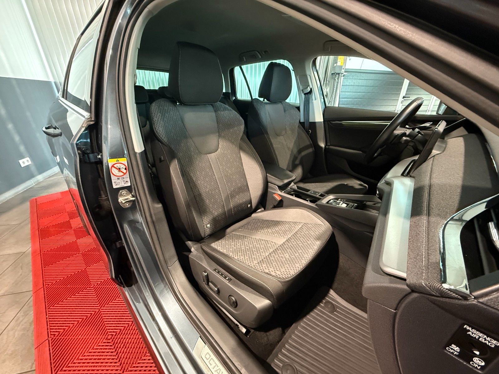 Skoda Octavia Combi First Edition iV - Samsaru's Car Outlet