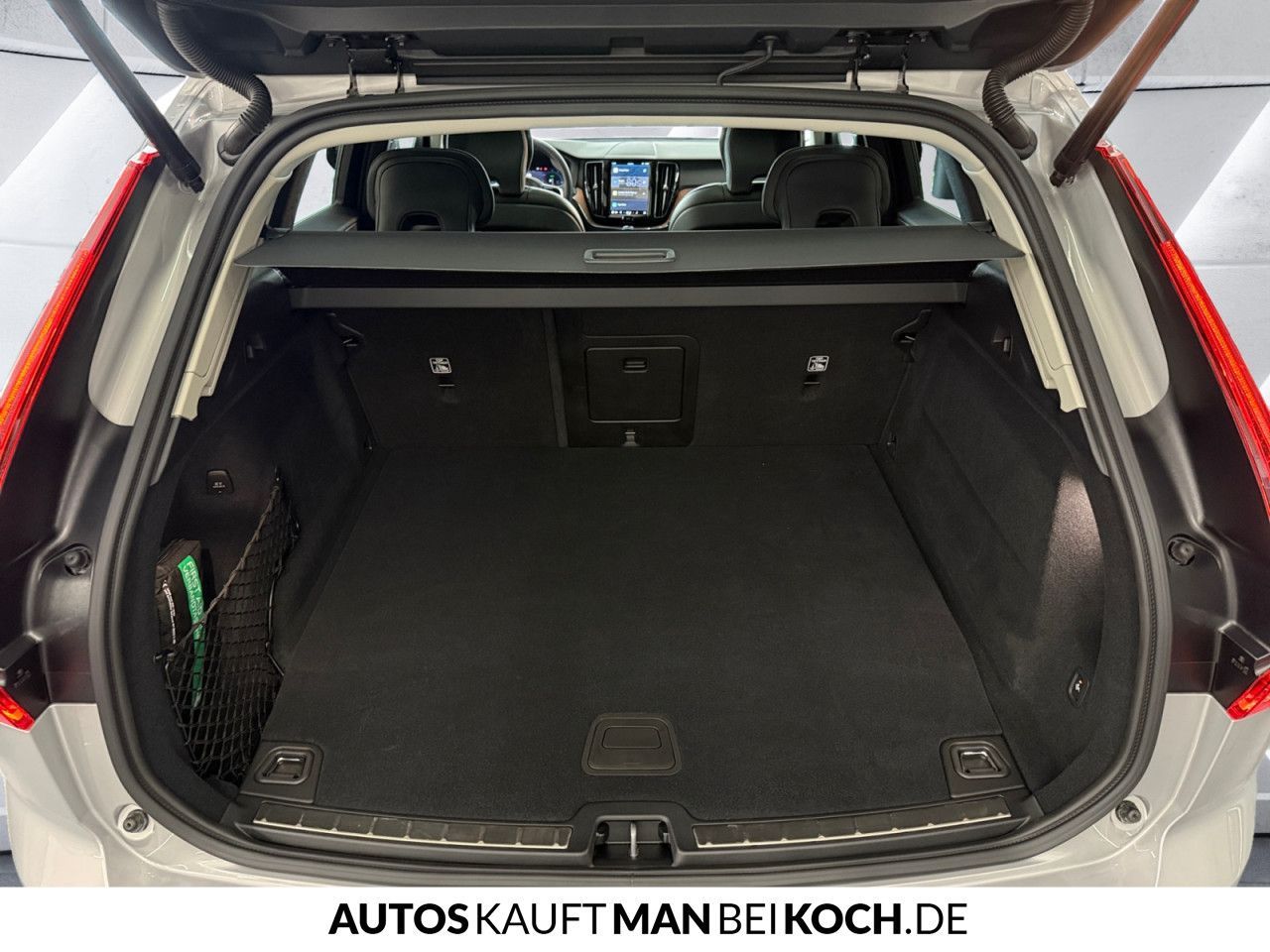 Volvo XC60 T6 Recharge AWD Plus PANO AHK STDHz V-LED!