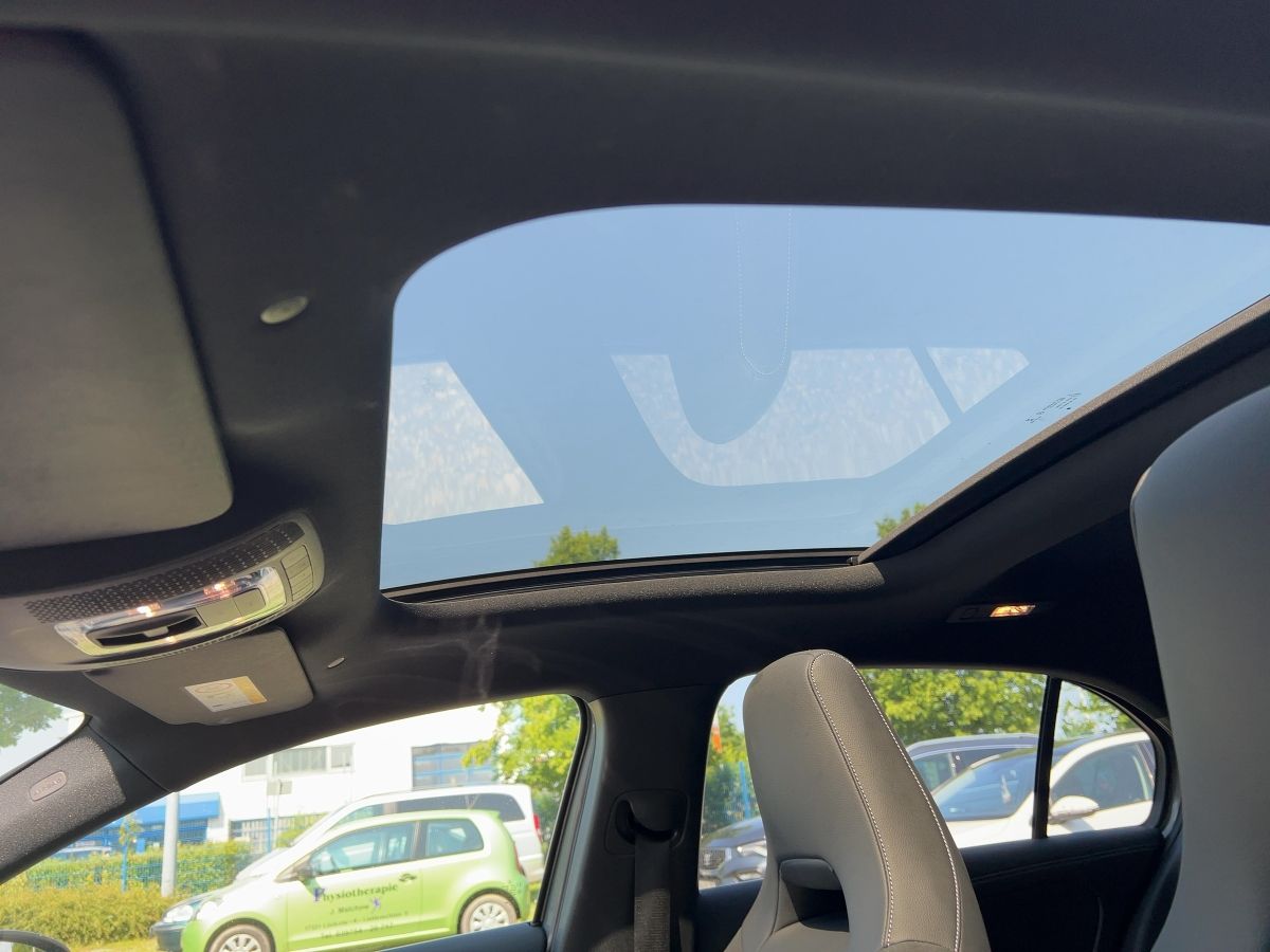 Mercedes-Benz A 180 AMG Line - Samsaru's Car Outlet