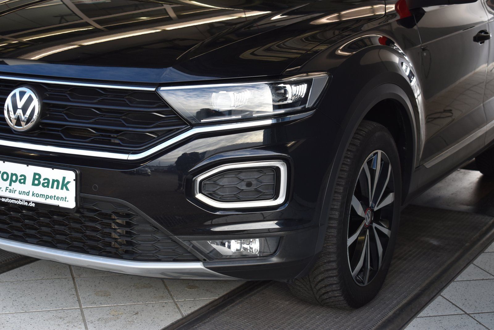 Volkswagen T-Roc 2.0 TSI Sport 4Motion - Samsaru's Car Outlet