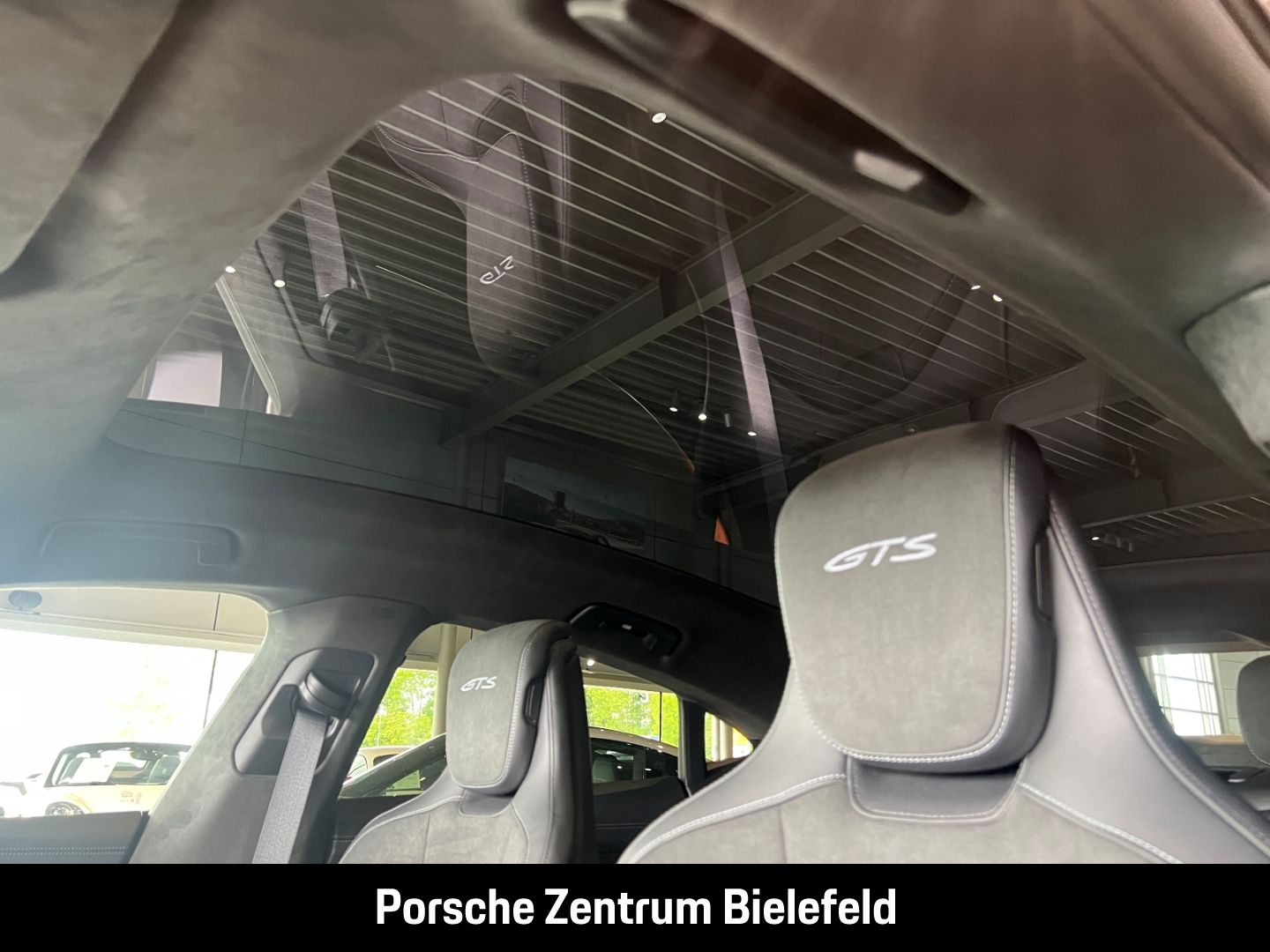 Porsche Taycan GTS Pastellorange Soft-Close SurroundView
