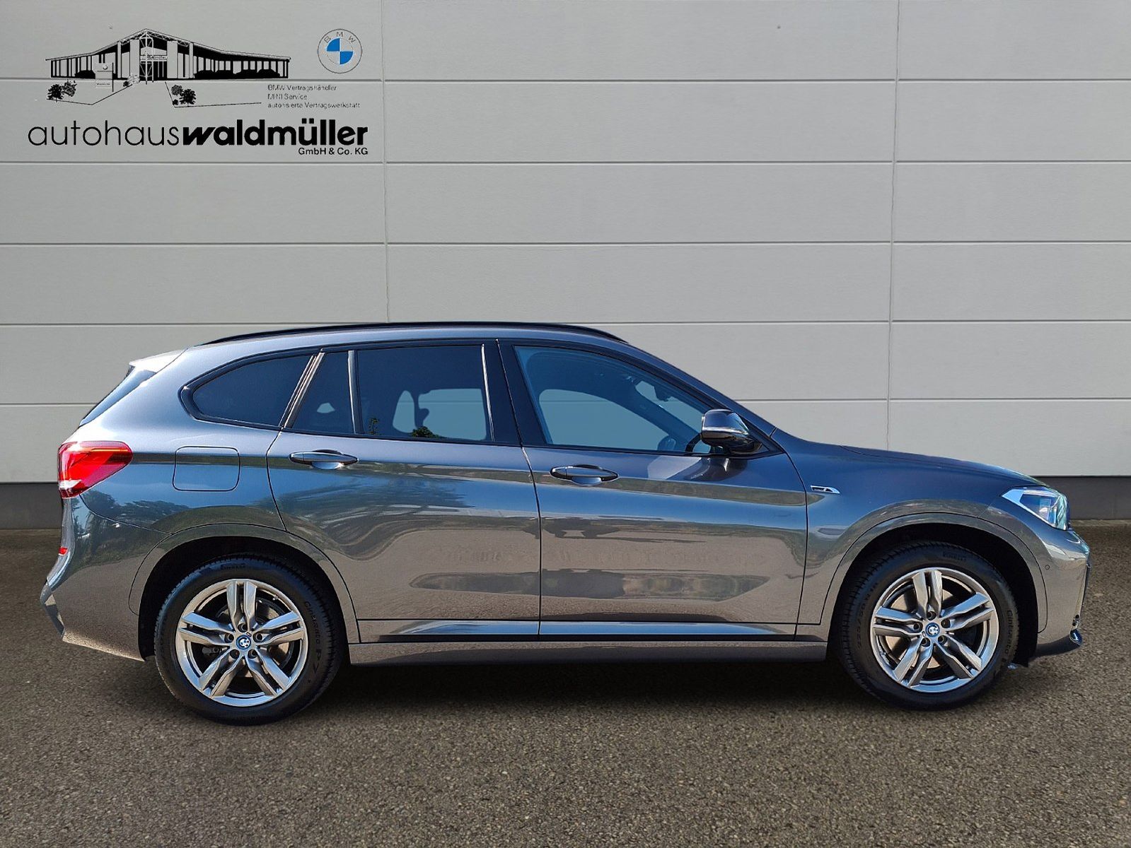 BMW X1 xDrive25e M Sportpaket - Samsaru's Car Outlet
