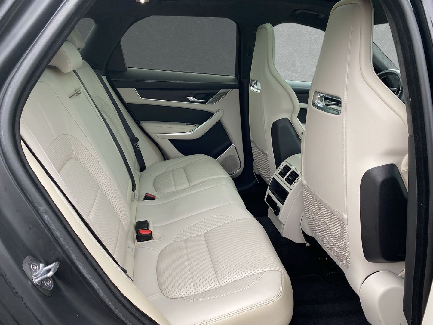 Jaguar F-Pace D300 R-Dynamic HSE *PanoSD*HeadUp*St.Heiz