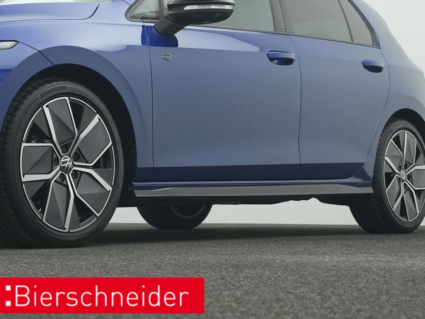Volkswagen Golf 8 1.5 eTSI DSG R-Line BLACK-STYLE 5-J.-GAR