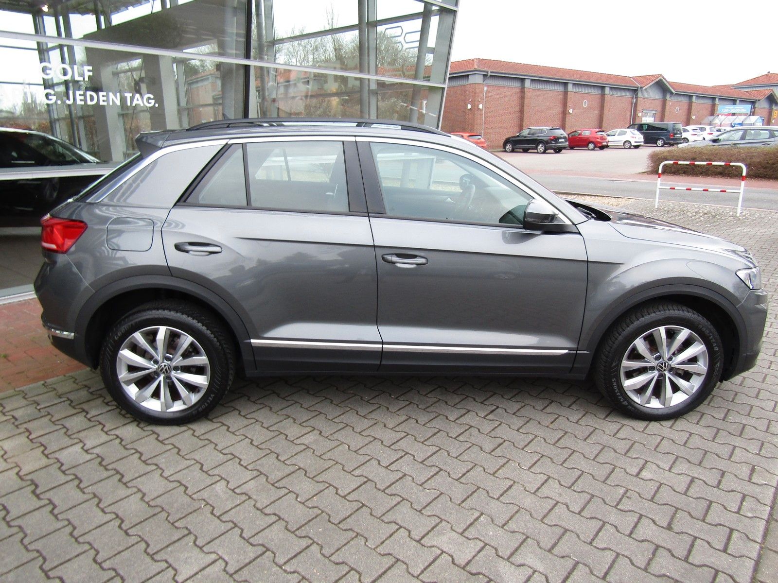 Volkswagen T-Roc 1.5 TSI Style - Samsaru's Car Outlet