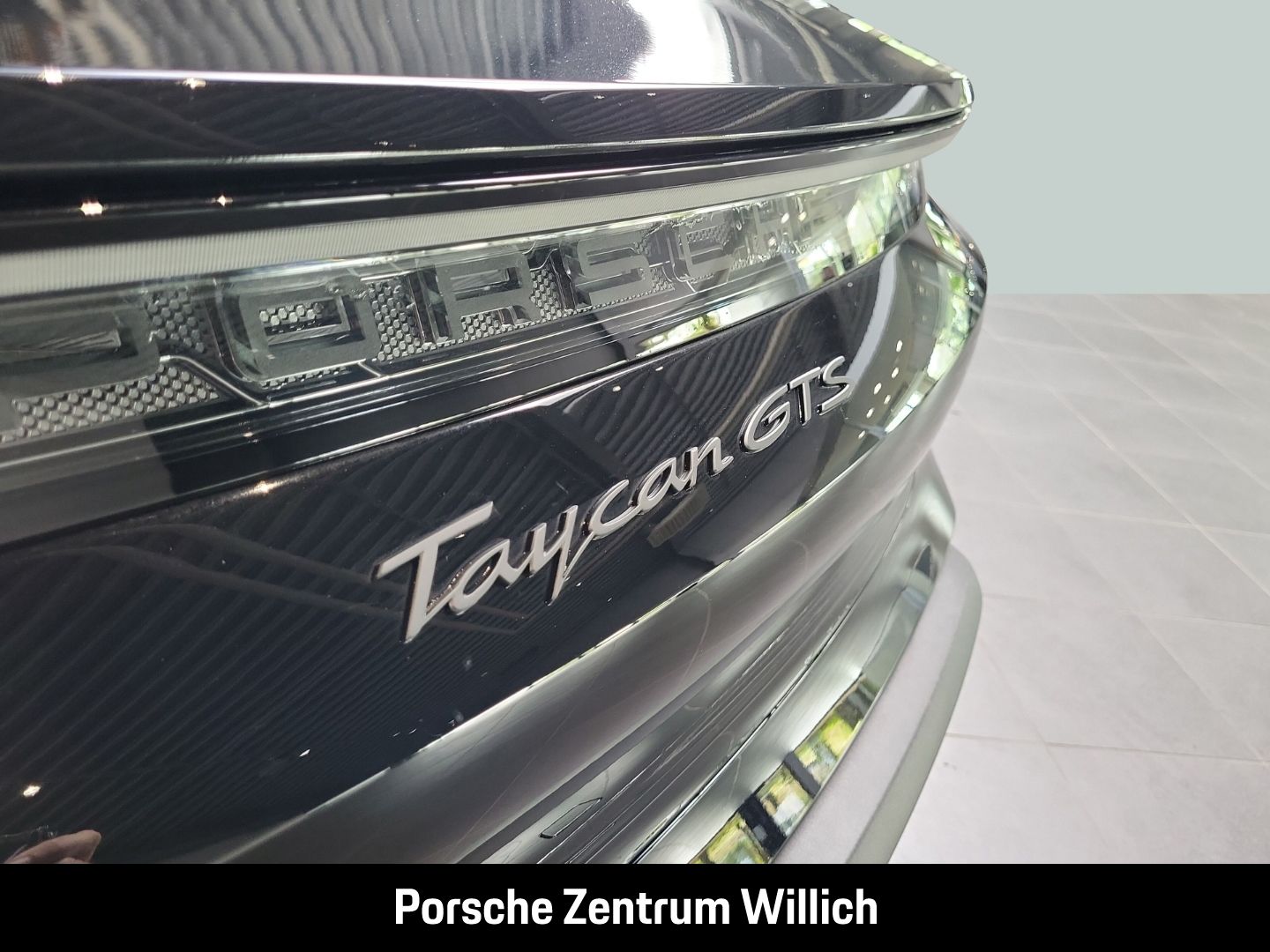 Porsche Taycan GTS HA-Lenkung Active-Ride Head-Up