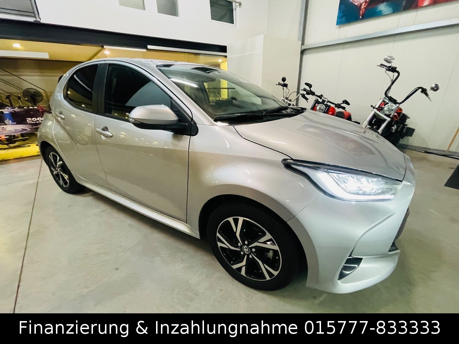 Toyota Yaris Hybrid Style LED Navi Apple ACC Kamera