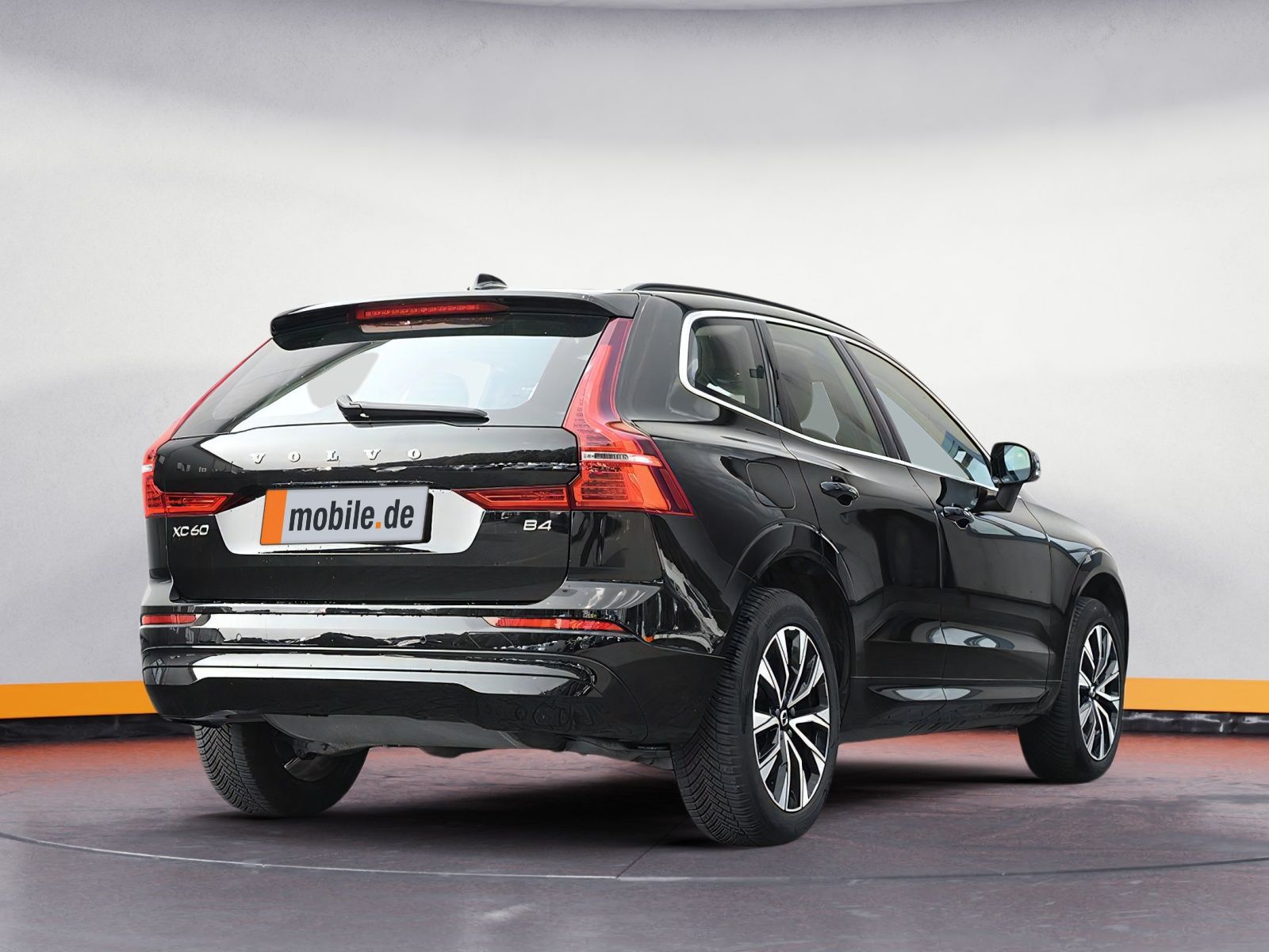 Volvo XC60 B4 Core - Samsaru's Car Outlet
