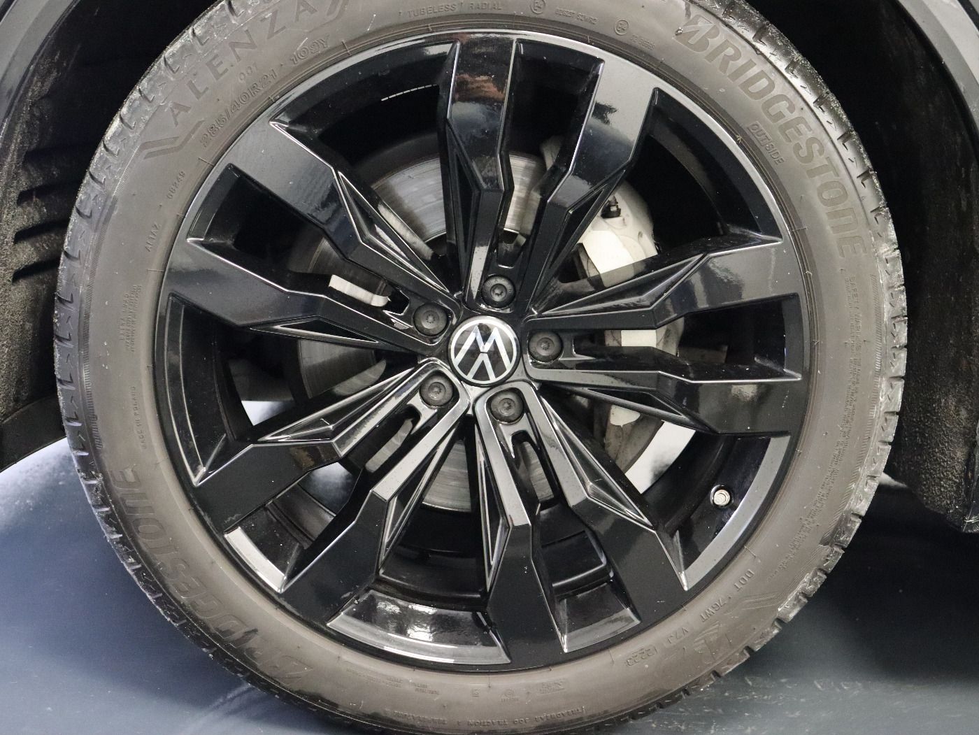 Volkswagen Touareg 3.0 TDI 4 Motion R-Line - Samsaru's Car Outlet