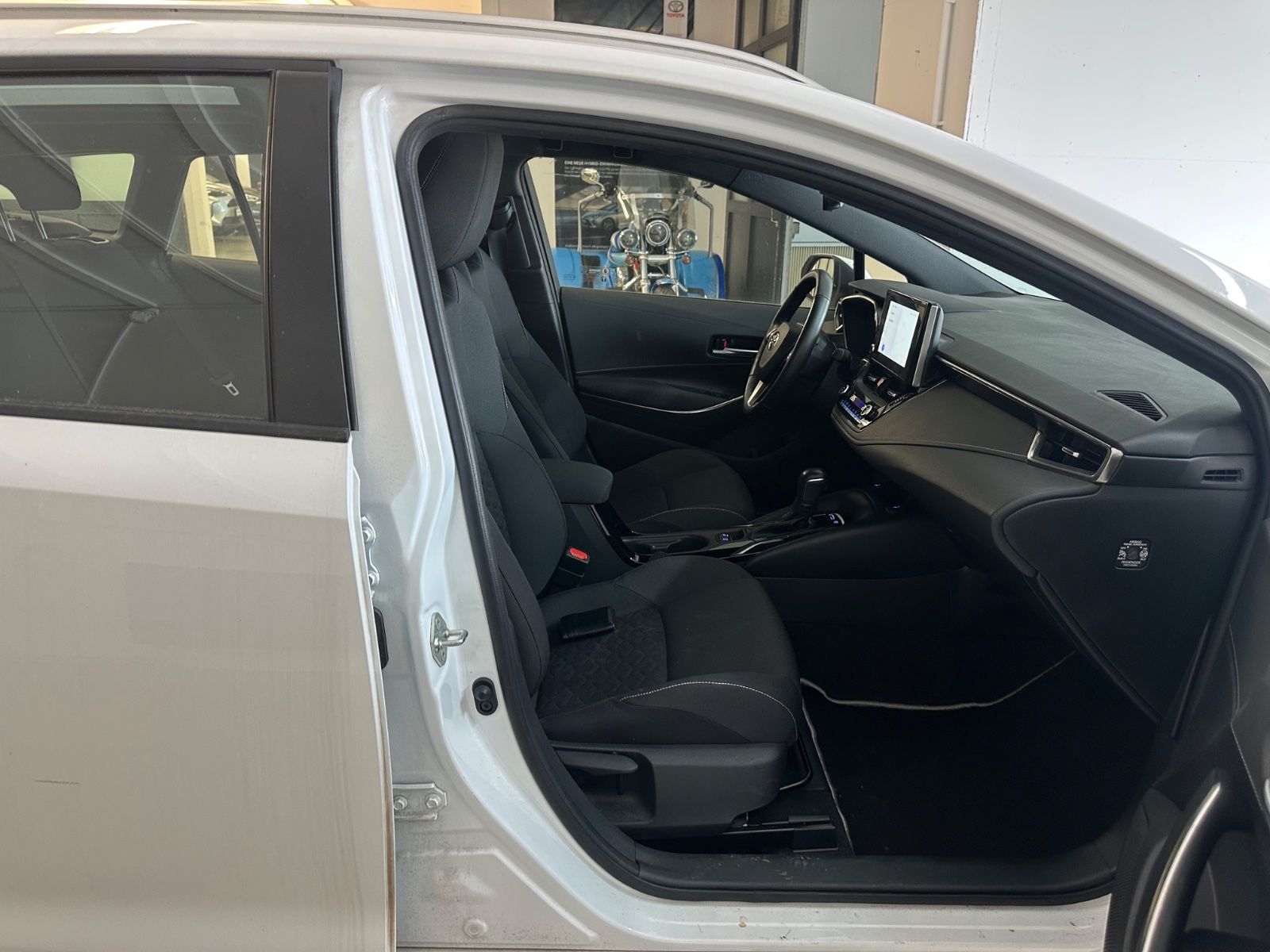 Toyota Corolla Touring Sports Hybrid Business Edition - Samsaru's Car Outlet
