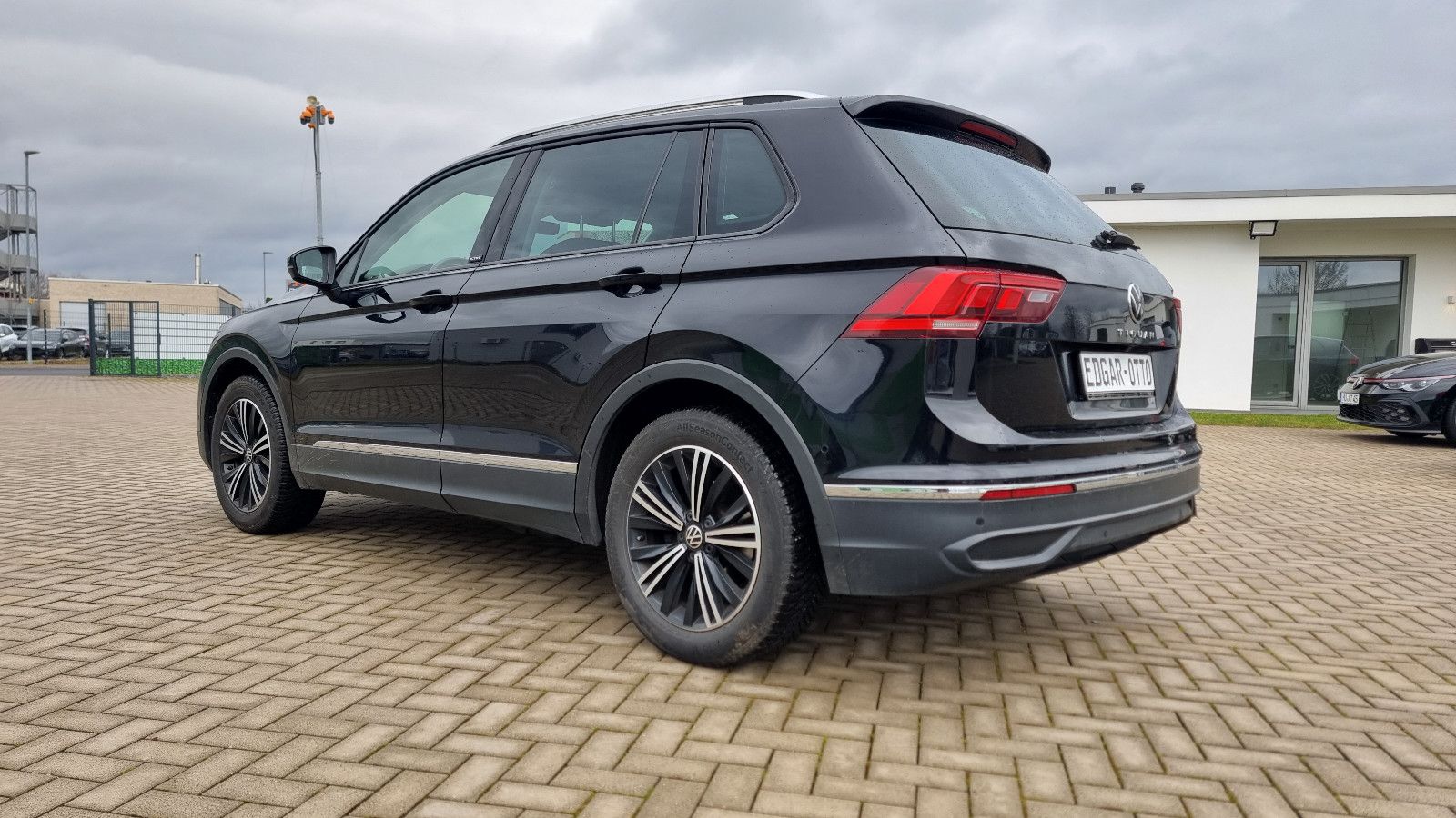Volkswagen Tiguan Acti - Samsaru's Car Outlet