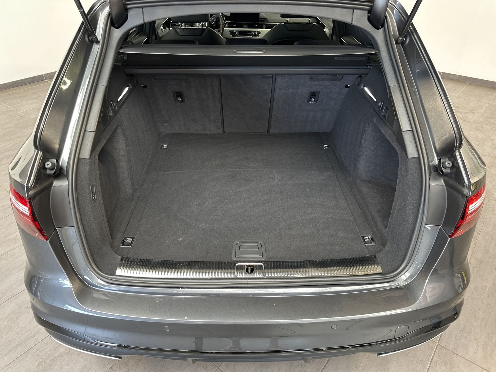 Audi A4 Avant 40 TDI S-Line - Samsaru's Car Outlet
