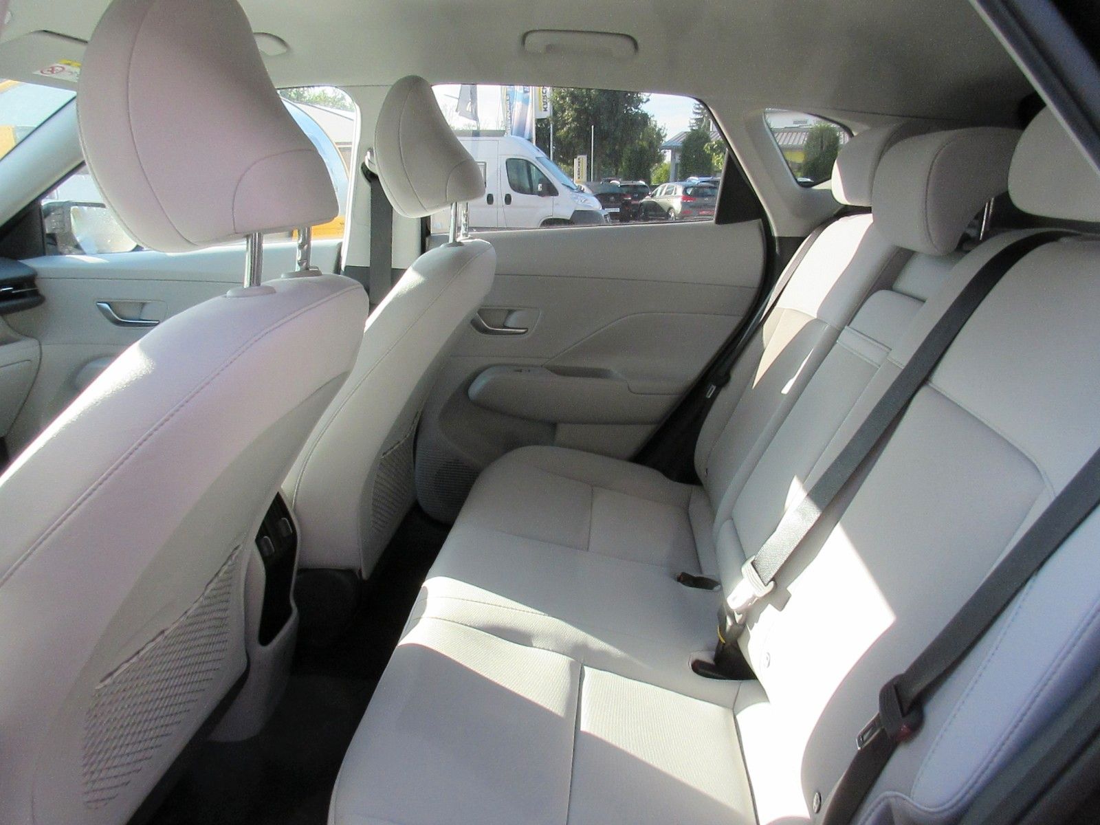 Hyundai Kona 1.6 GDi Hybrid Trend - Samsaru's Car Outlet