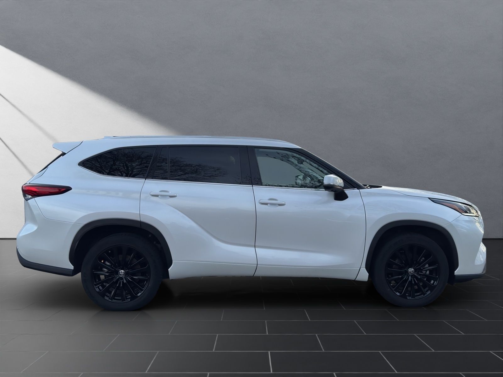 Toyota Highlander Hybrid Luxury 7 SITZER+AHK+LEDER+HuD