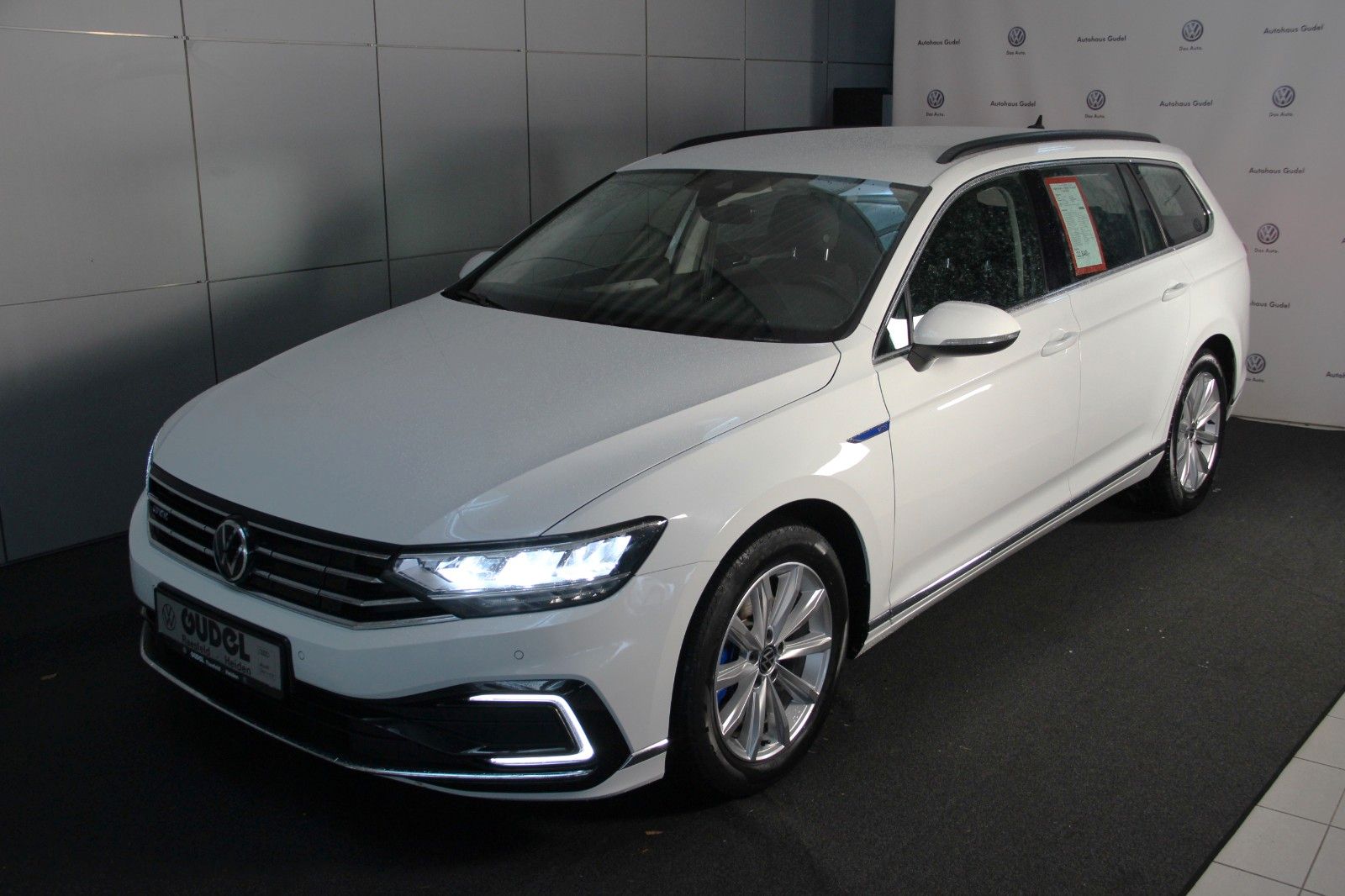 Volkswagen Passat Variant 1.4 GTE Hybrid - Samsaru's Car Outlet