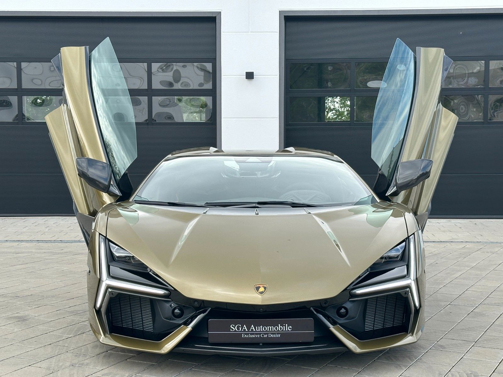 Lamborghini REVUELTO - Samsaru's Car Outlet