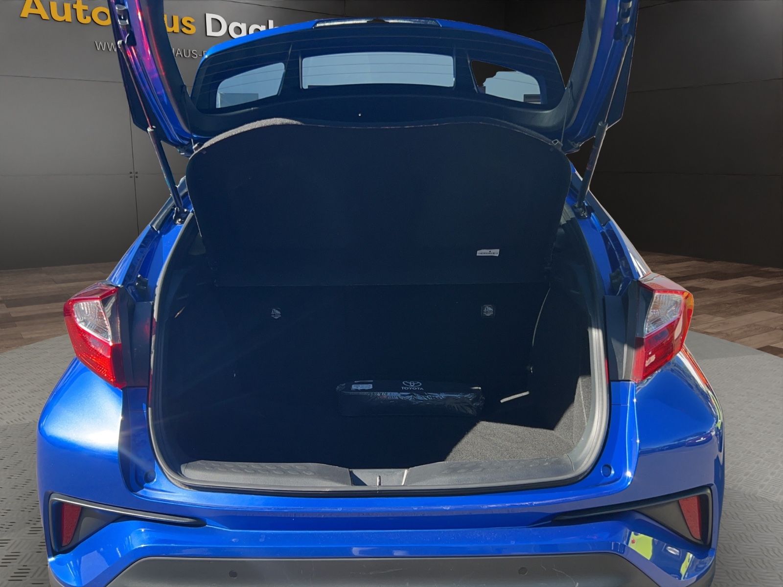 Toyota C-HR Hybrid Club - Samsaru's Car Outlet
