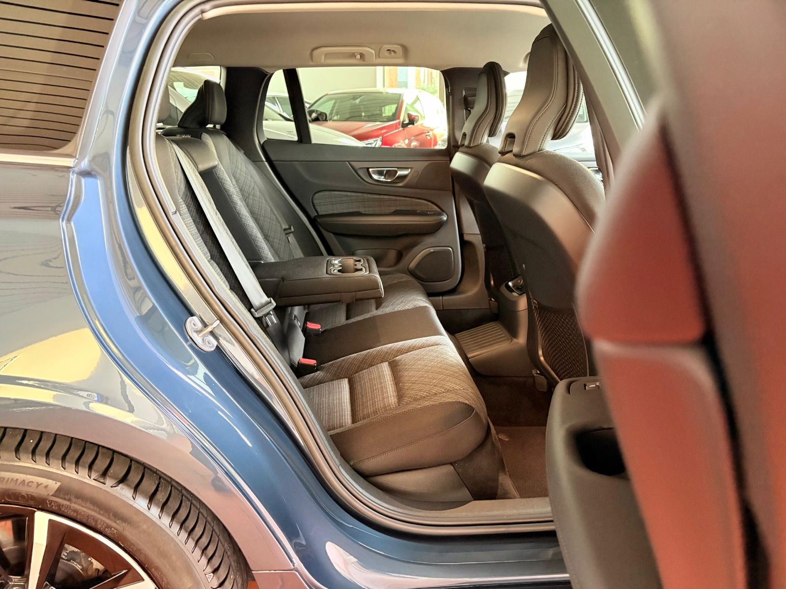 Volvo V60 T6 Kombi Core Recharge Plug-In Hybrid AWD