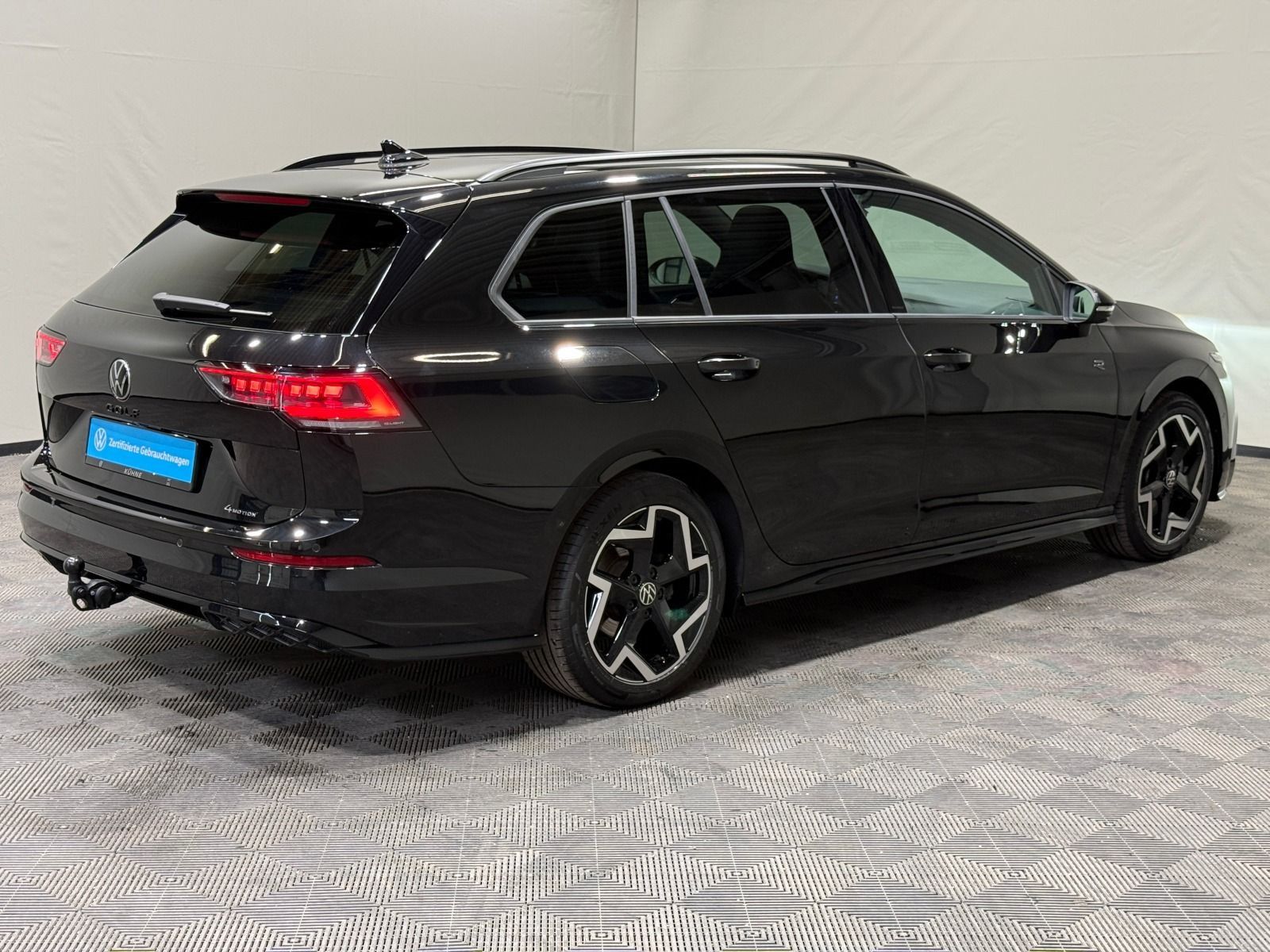 Volkswagen Golf Variant R-Line 2.0 TSI DSG 4M Black Style