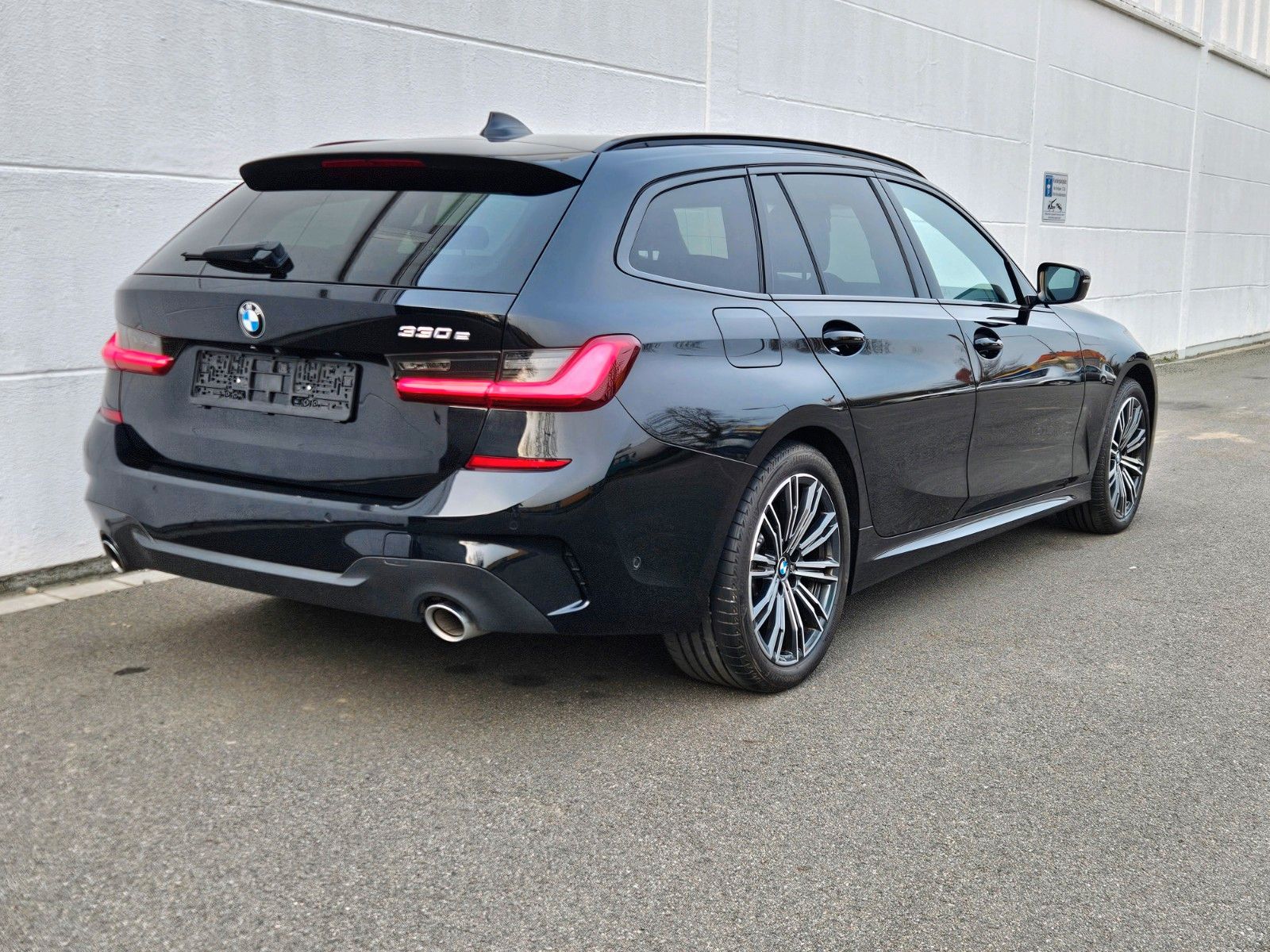 BMW 330e*LCProf*M-SPORT*HUD*ACC*PARKASS+*KEYLESS GO