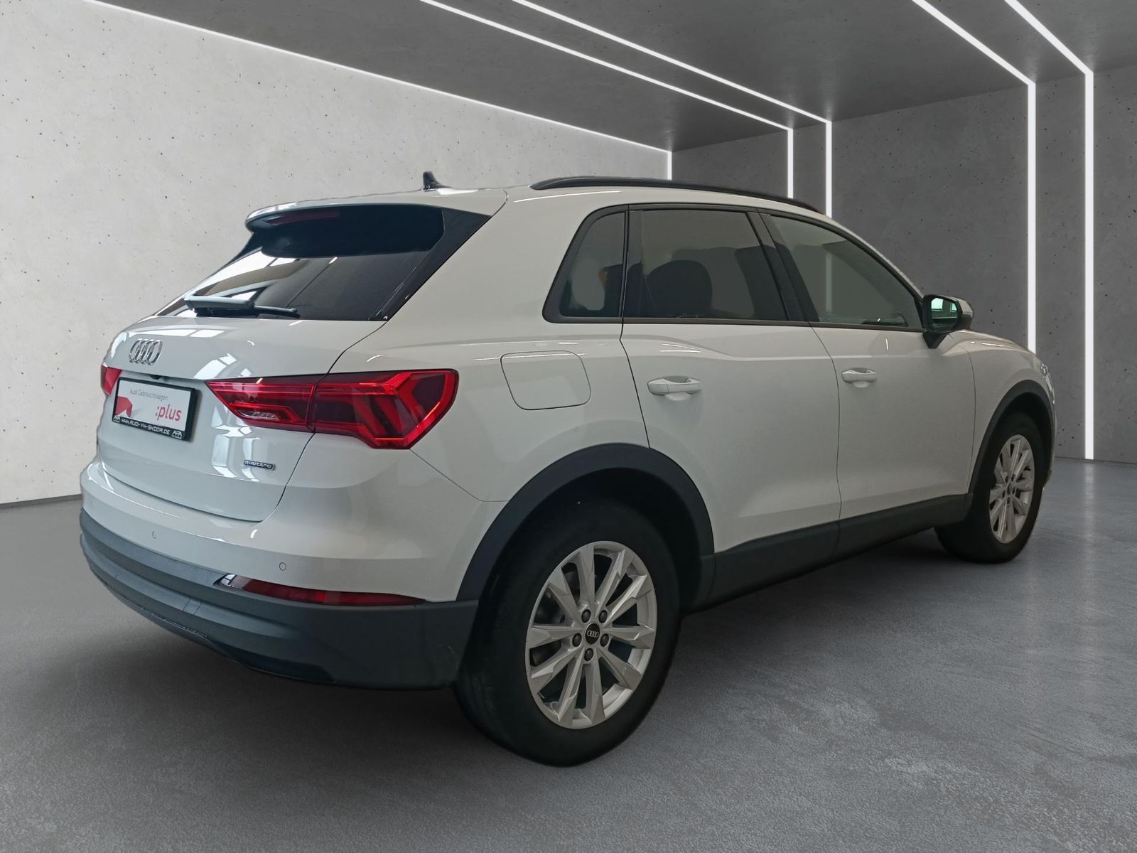Audi Q3 45 TFSI quattro S line - Samsaru's Car Outlet