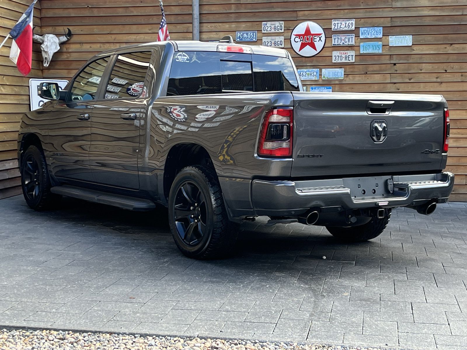 Dodge RAM 1500 SPORT 5,7L Pano 4x4 LPG 12´´ Navi AHK