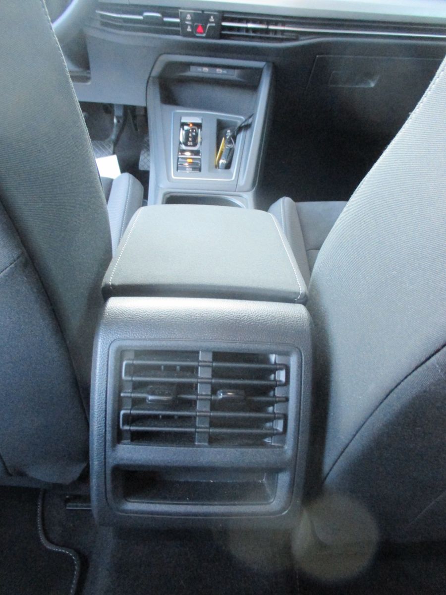 Volkswagen Golf 8 2.0 TDI DSG Life - Samsaru's Car Outlet
