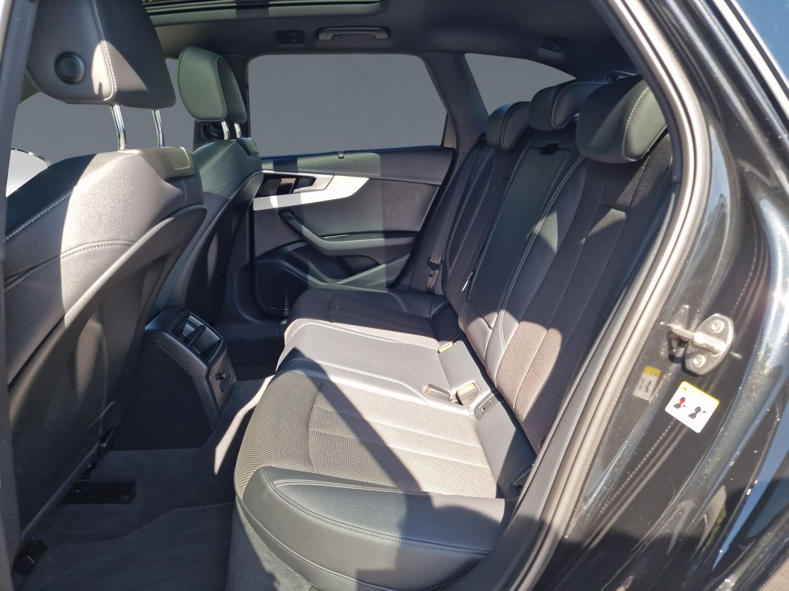 Audi A4 Avant 40 TDI S tronic S line - Samsaru's Car Outlet