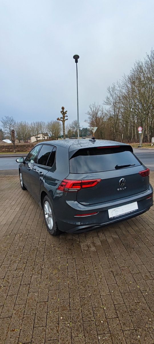 Volkswagen Golf 1.5 TSI Life - Samsaru's Car Outlet