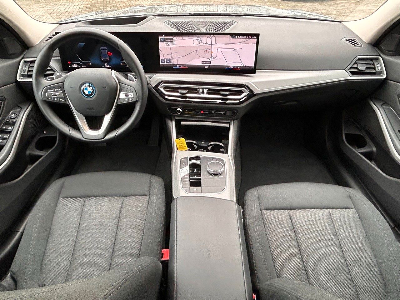BMW 330e xDrive Aut. Lim. / DAB / Parking Assistant