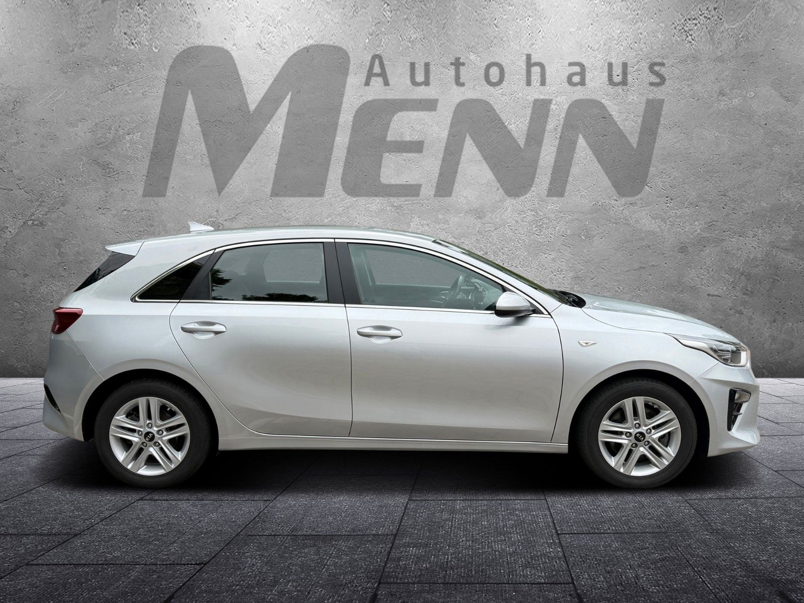 Kia Ceed 1.6 CRDi Vision - Samsaru's Car Outlet
