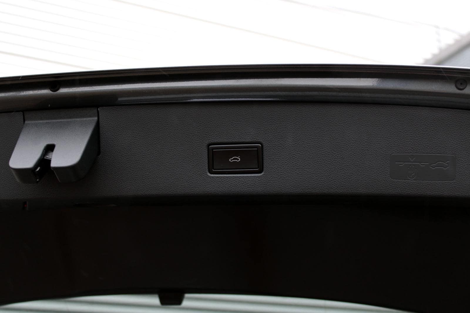 Volkswagen T-ROC 1.5TSI R-Line - Samsaru's Car Outlet