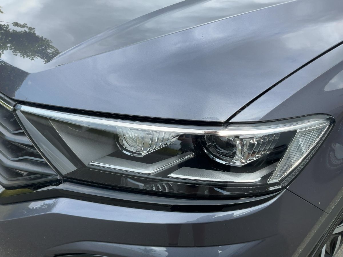 Volkswagen T-Roc 1.5 TSI R-LINE - Samsaru's Car Outlet