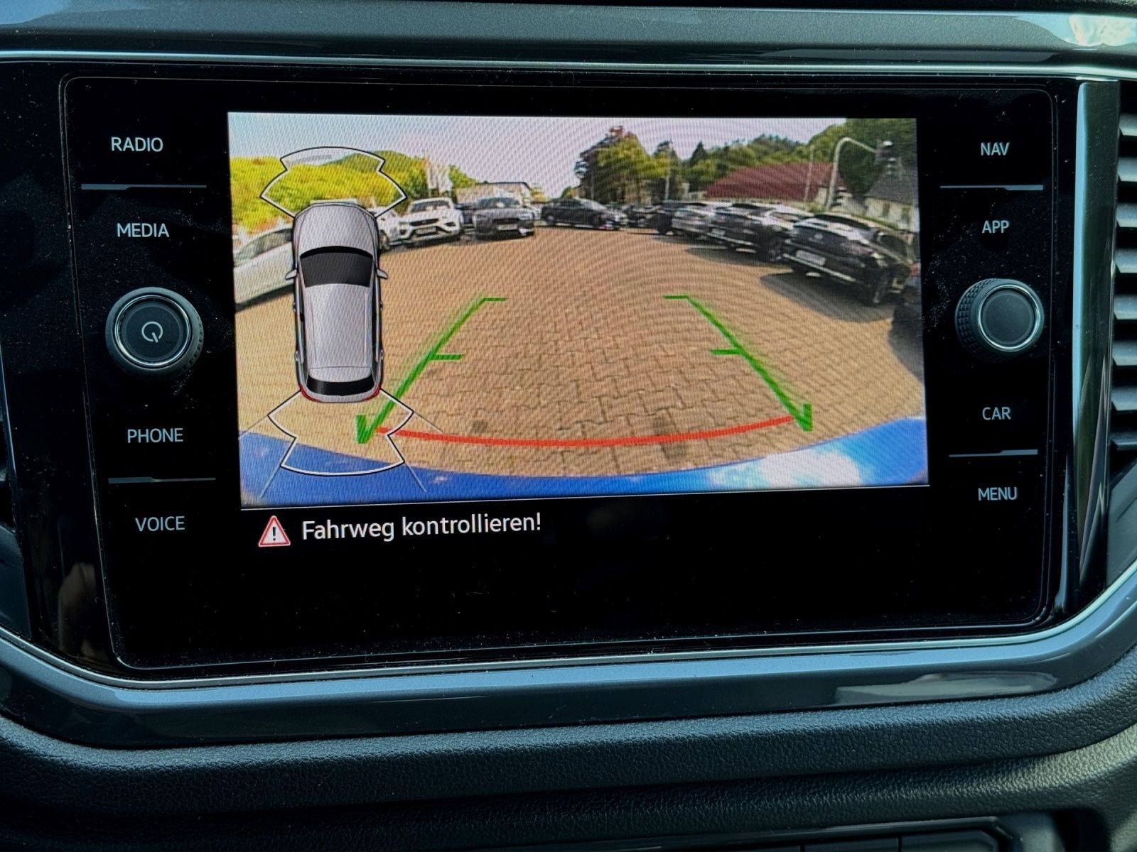 Volkswagen T-Roc 1.5 TSI DSG R-LINE - Samsaru's Car Outlet