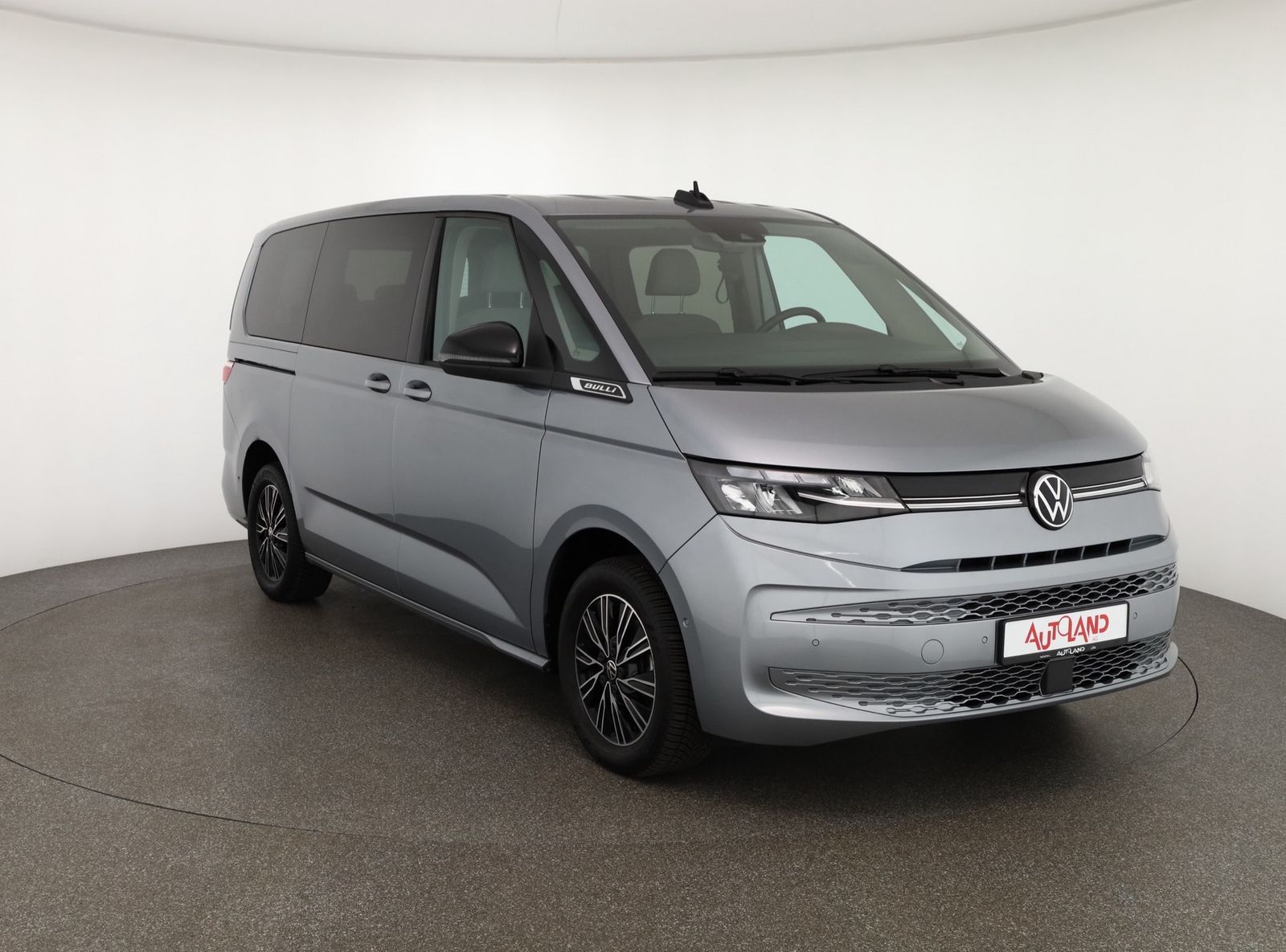 Volkswagen T7 Multivan 2.0 TDI DSG - Samsaru's Car Outlet