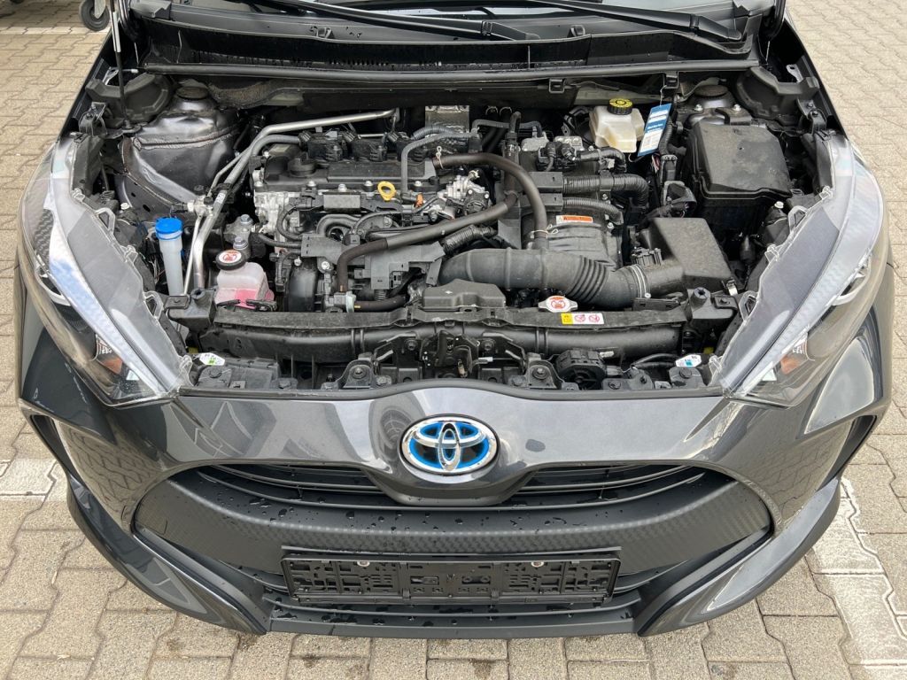Toyota Yaris Hybrid 1.5 Business Edition - Samsaru's Car Outlet