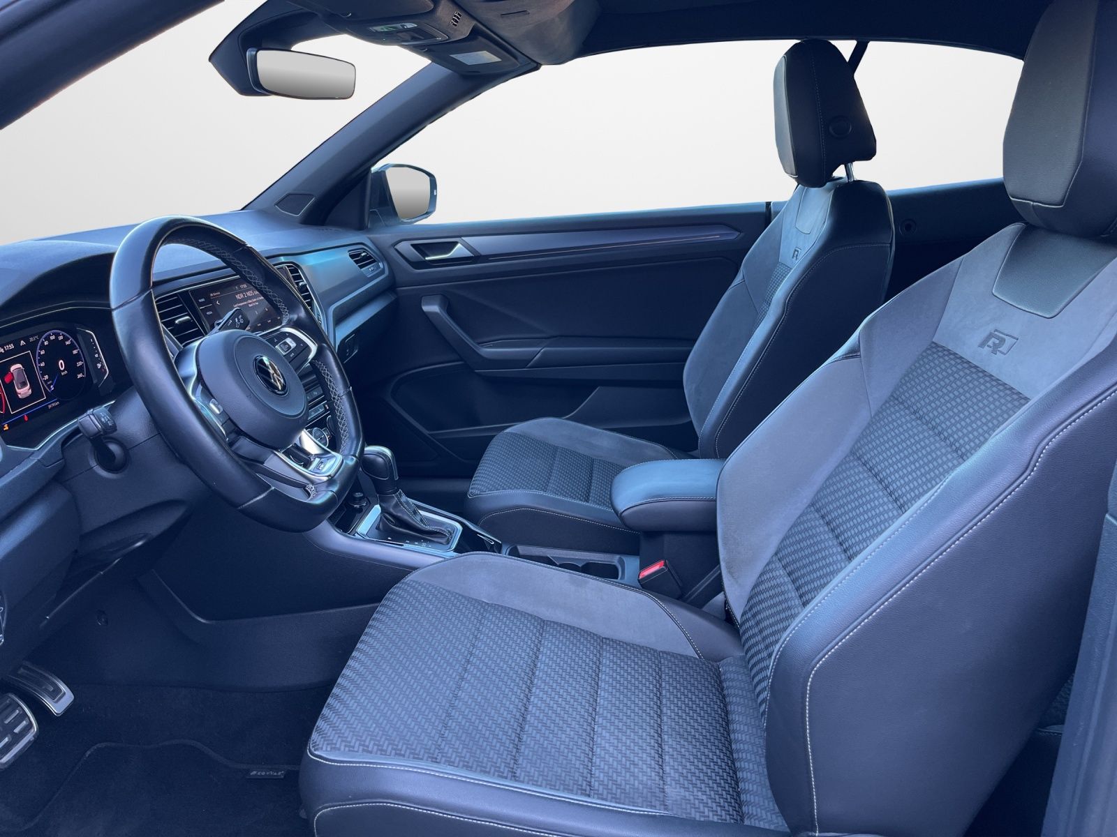 Volkswagen T-Roc 1.5 TSI DSG R-Line Black - Samsaru's Car Outlet