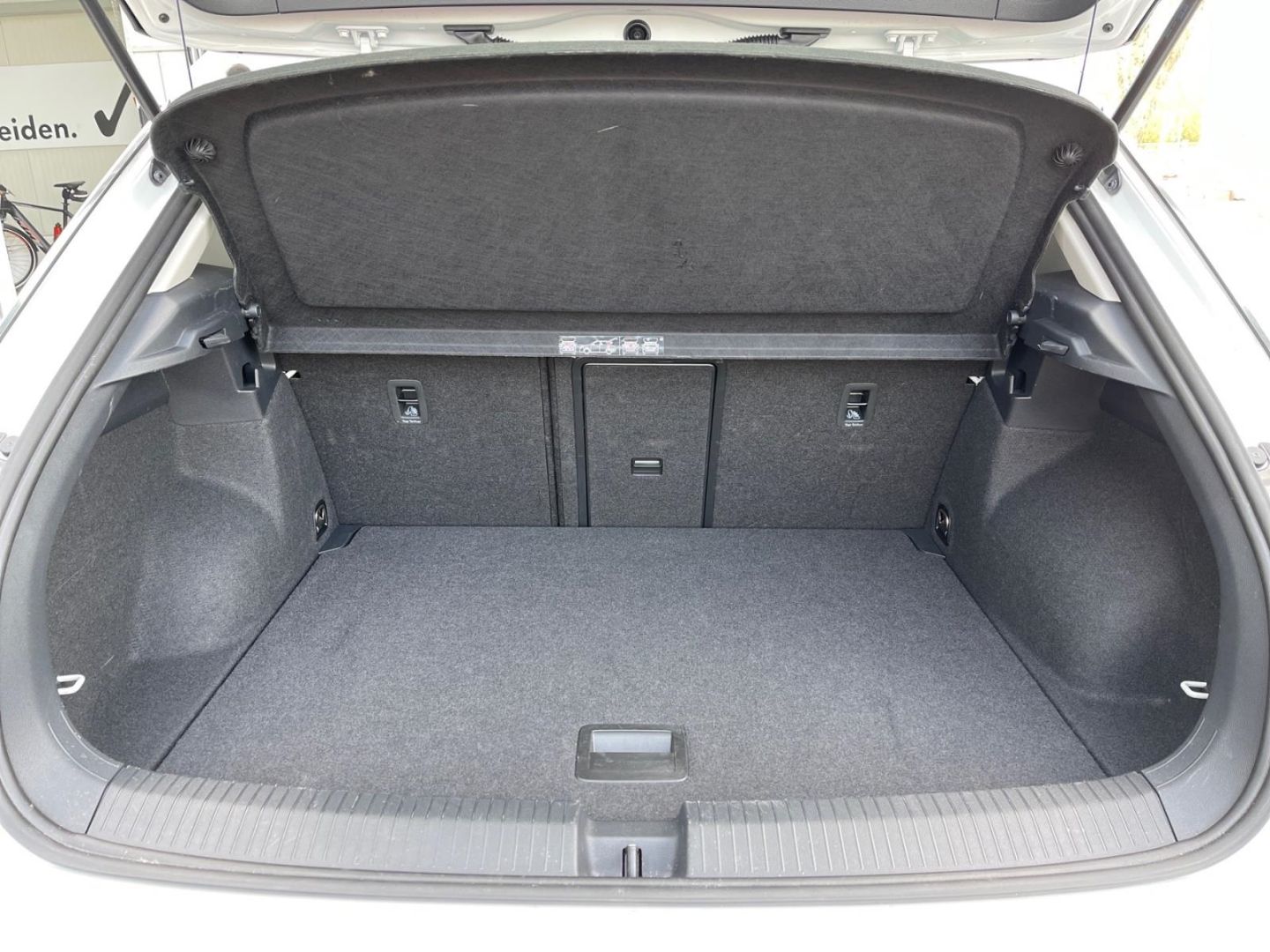 Volkswagen T-Roc Active 2.0 TDI DSG - Samsaru's Car Outlet