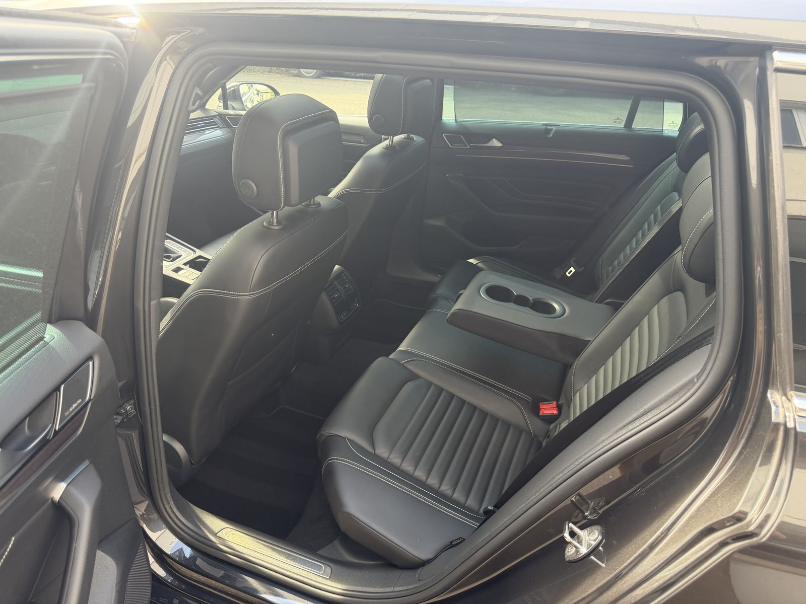 Volkswagen Passat R-Line LED Virtual Pano Massage H&K AHK